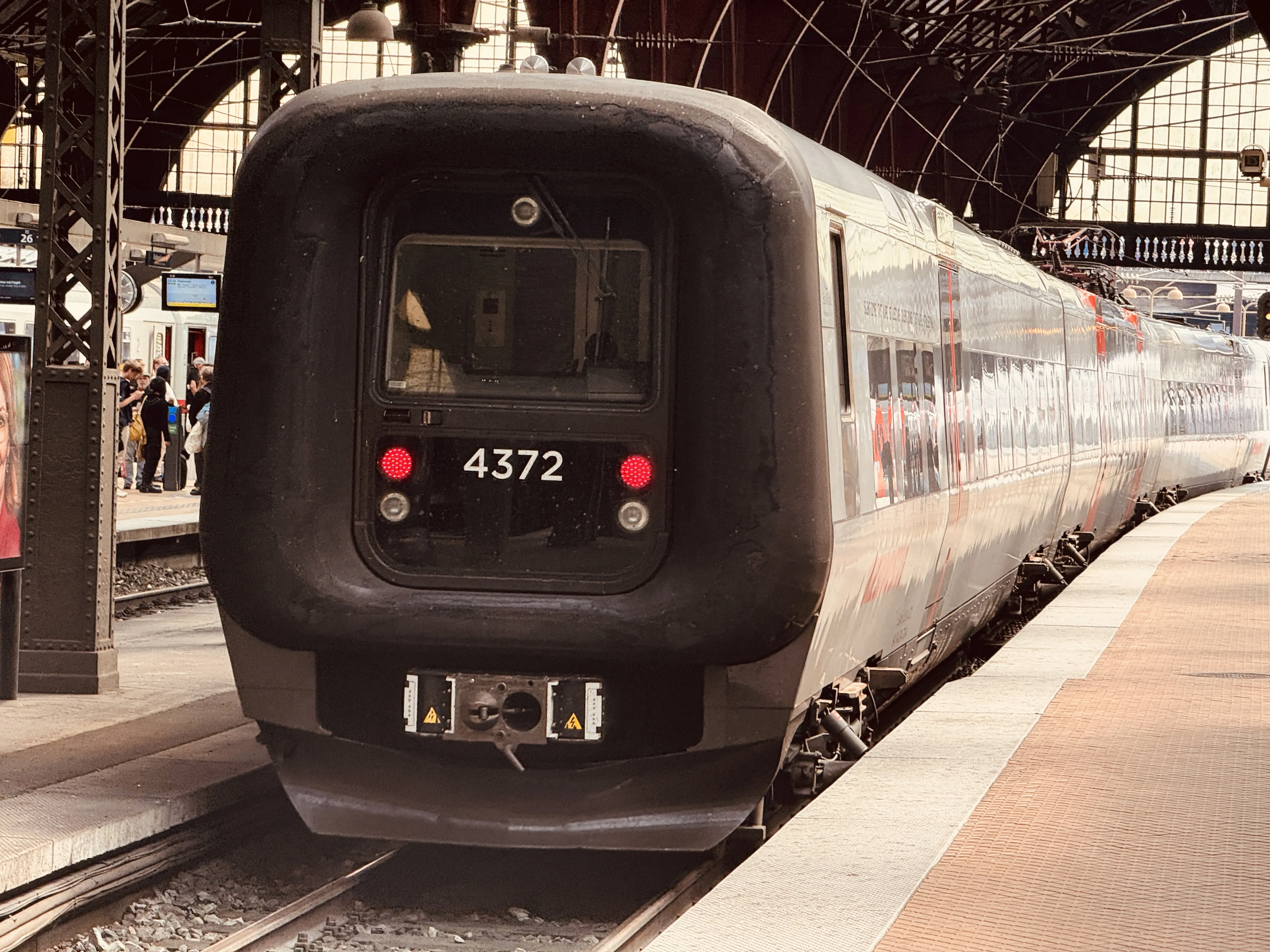 Billede af DSB ET 4372 fotograferet ud for København Hovedbanegård.