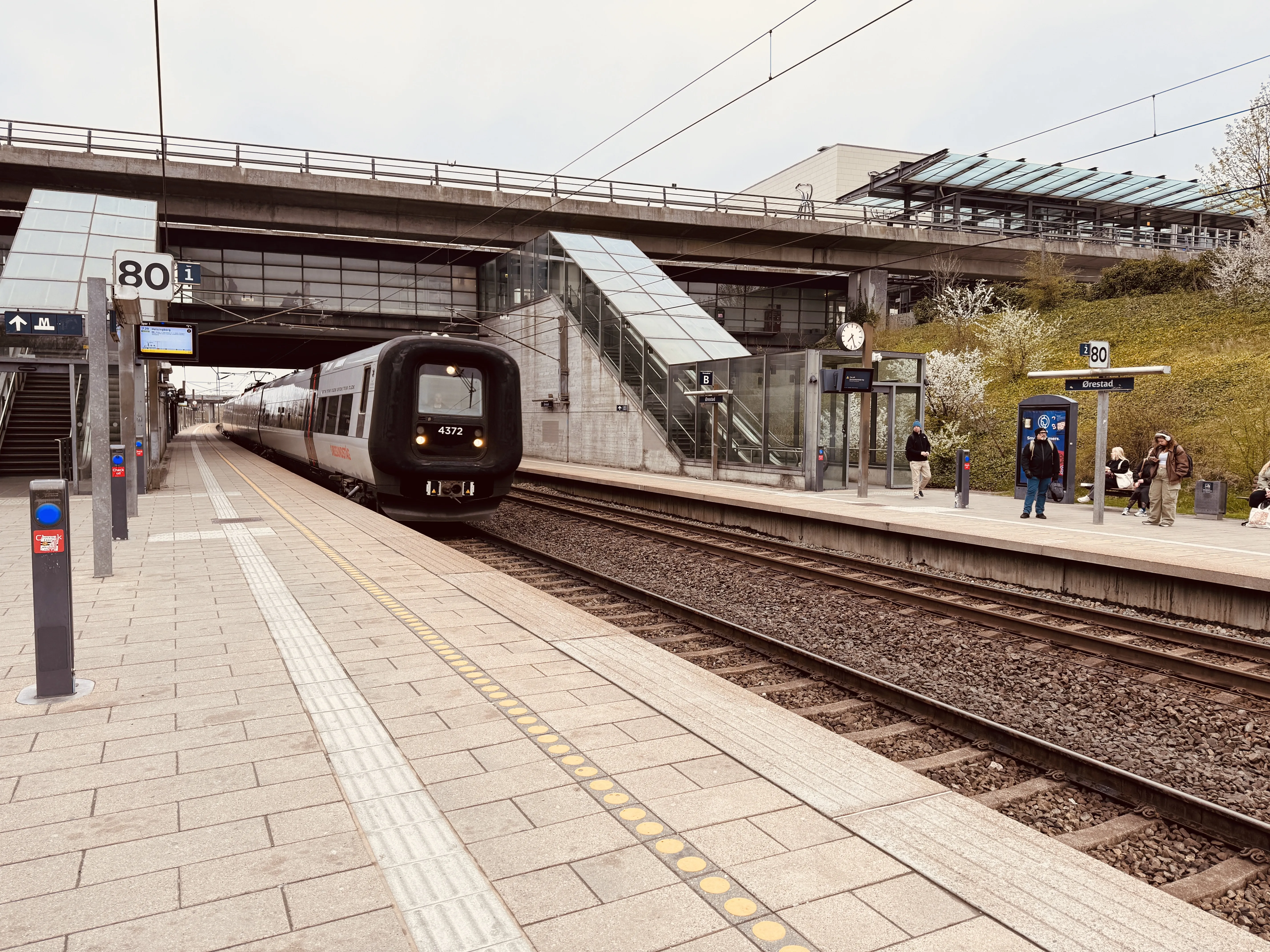 Billede af DSB ET 4372 fotograferet ud for Ørestad Trinbræt.