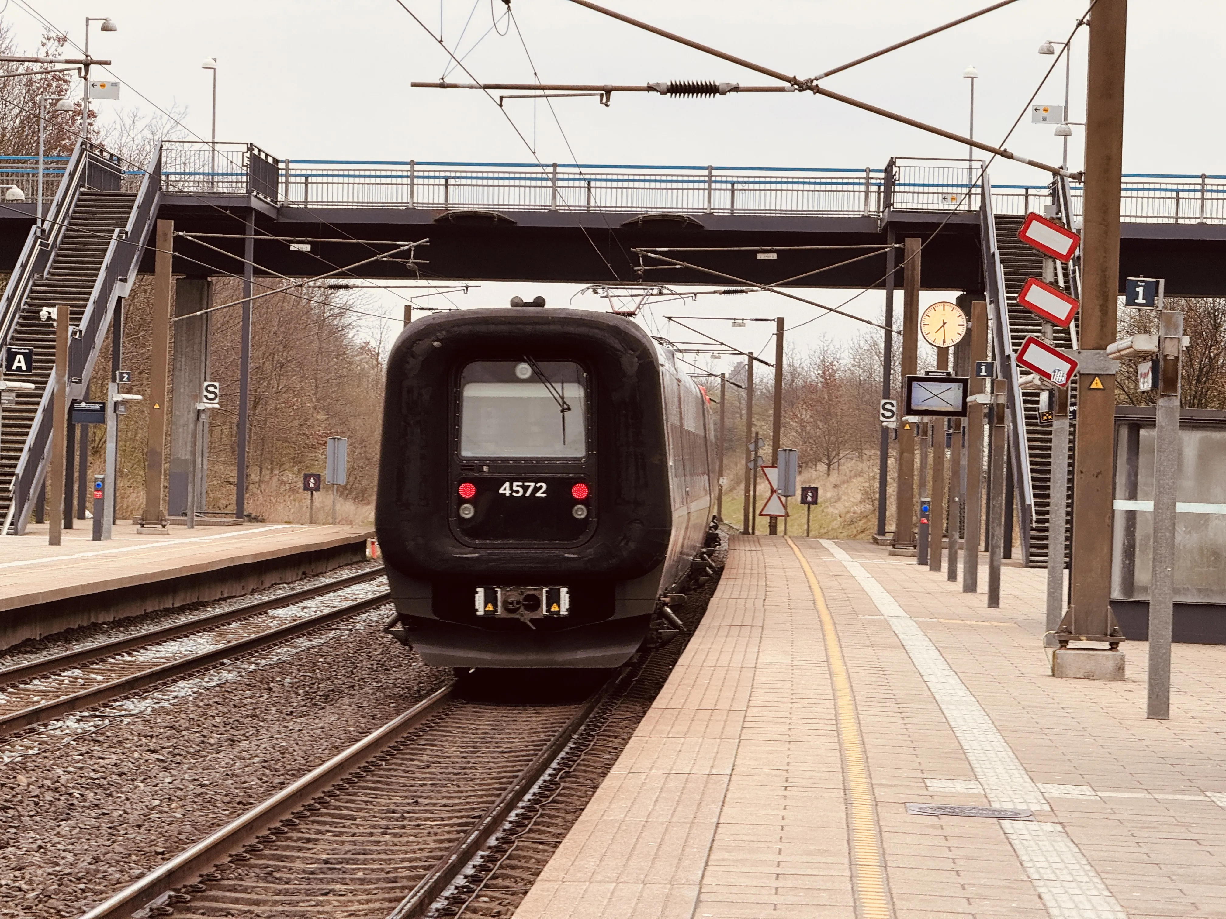 Billede af DSB ET 4372 fotograferet ud for Ørestad Trinbræt.