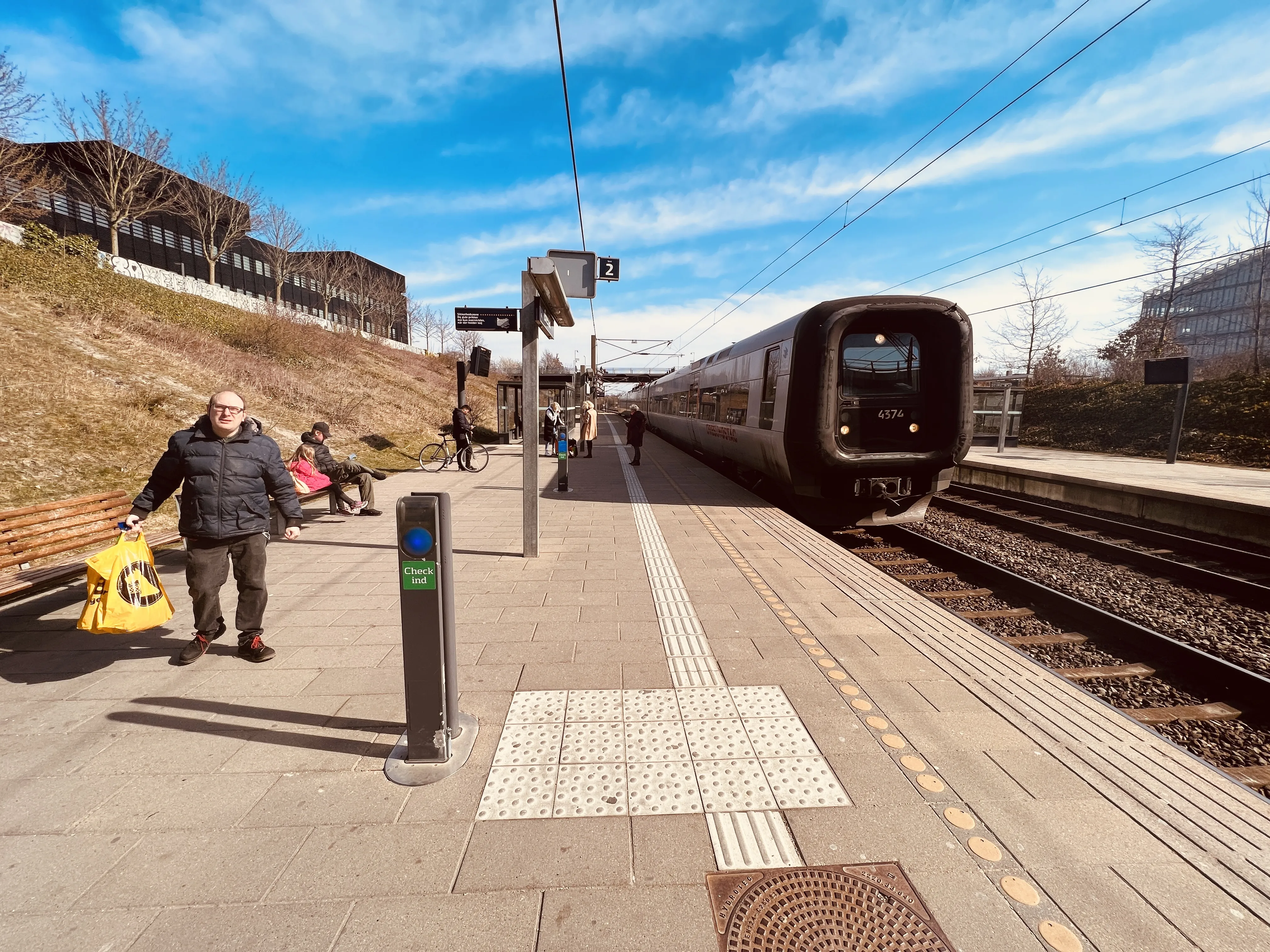 Billede af DSB ET 4374 fotograferet ud for Ørestad Trinbræt.