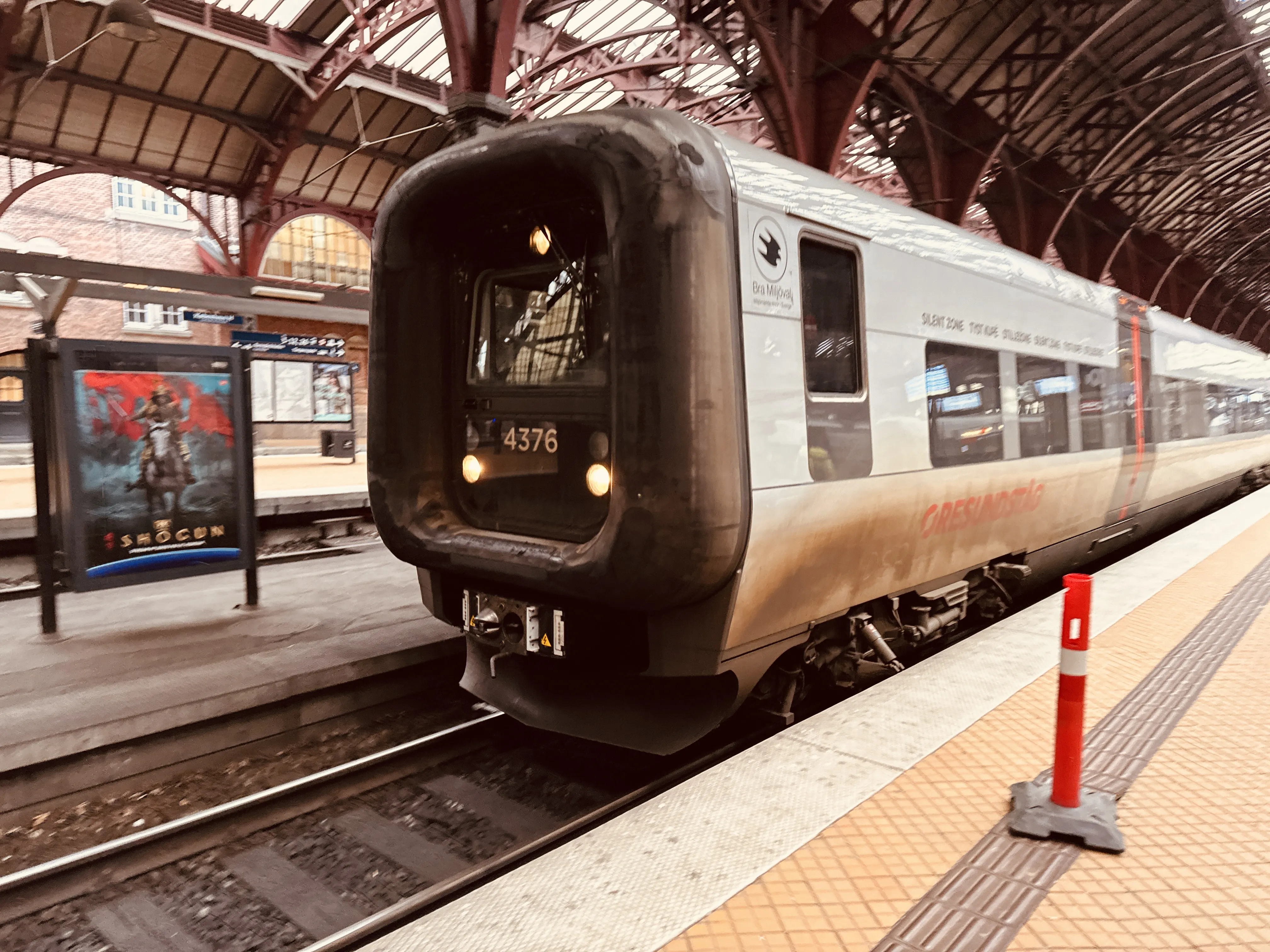 Billede af DSB ET 4376 fotograferet ud for København Hovedbanegård.