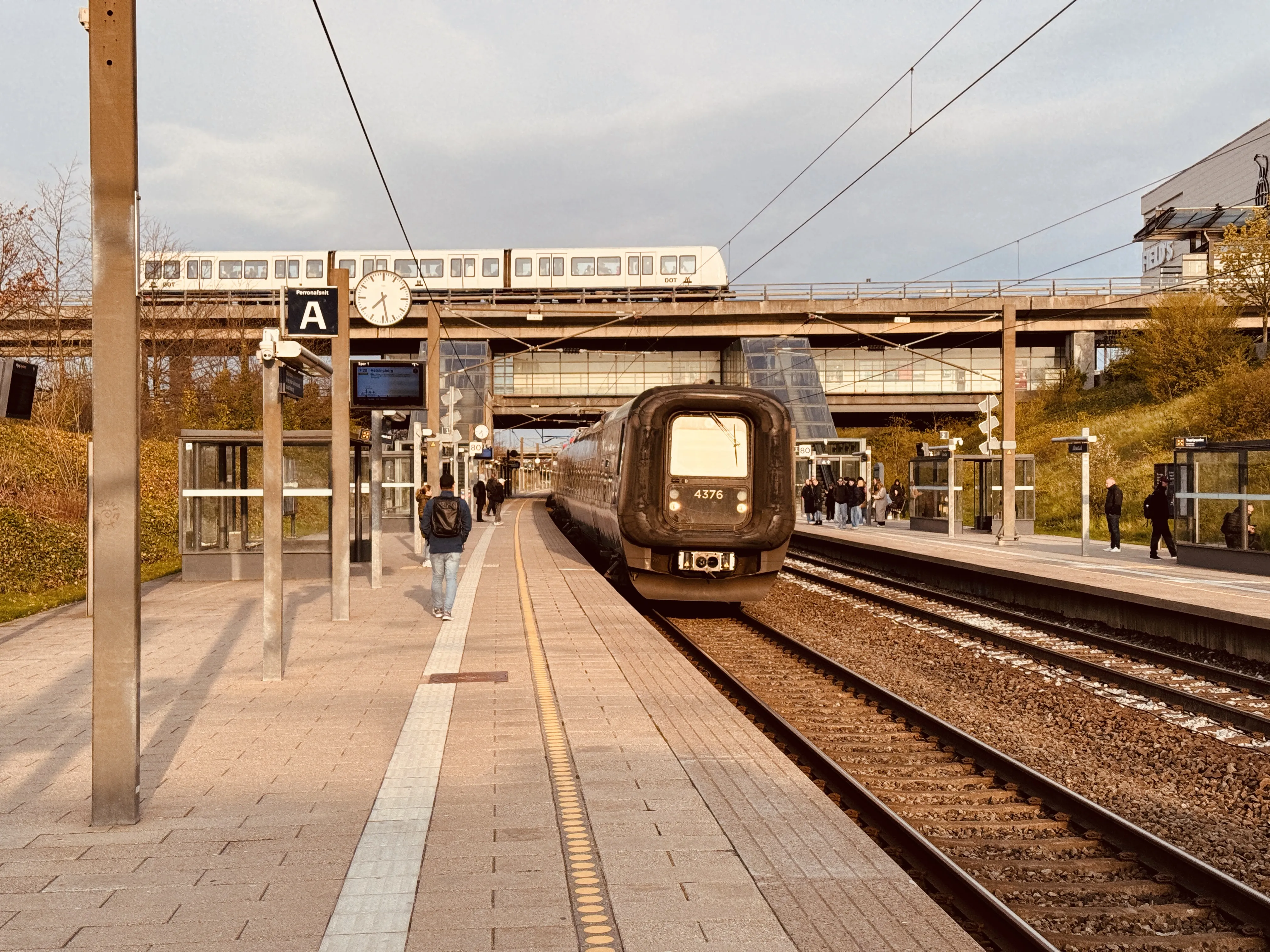 Billede af DSB ET 4376 fotograferet ud for Ørestad Trinbræt.