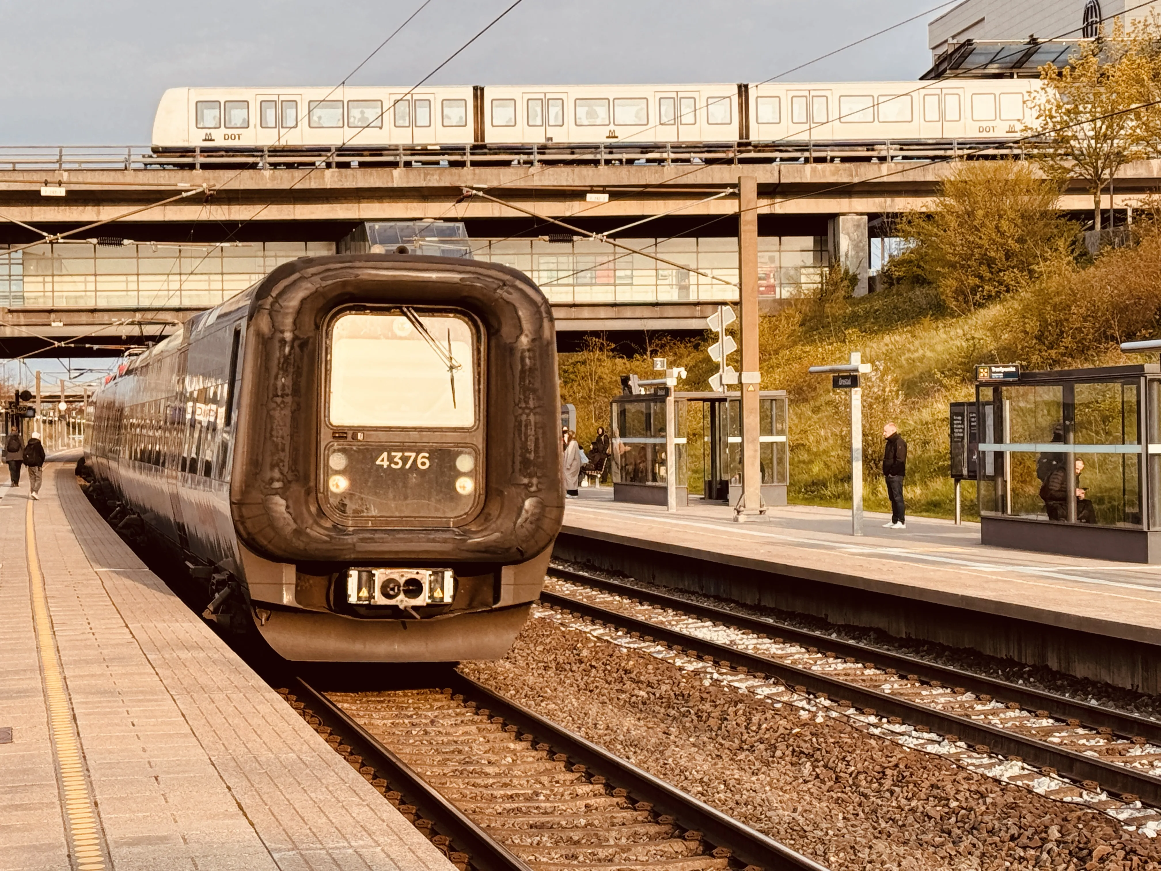 Billede af DSB ET 4376 fotograferet ud for Ørestad Trinbræt.