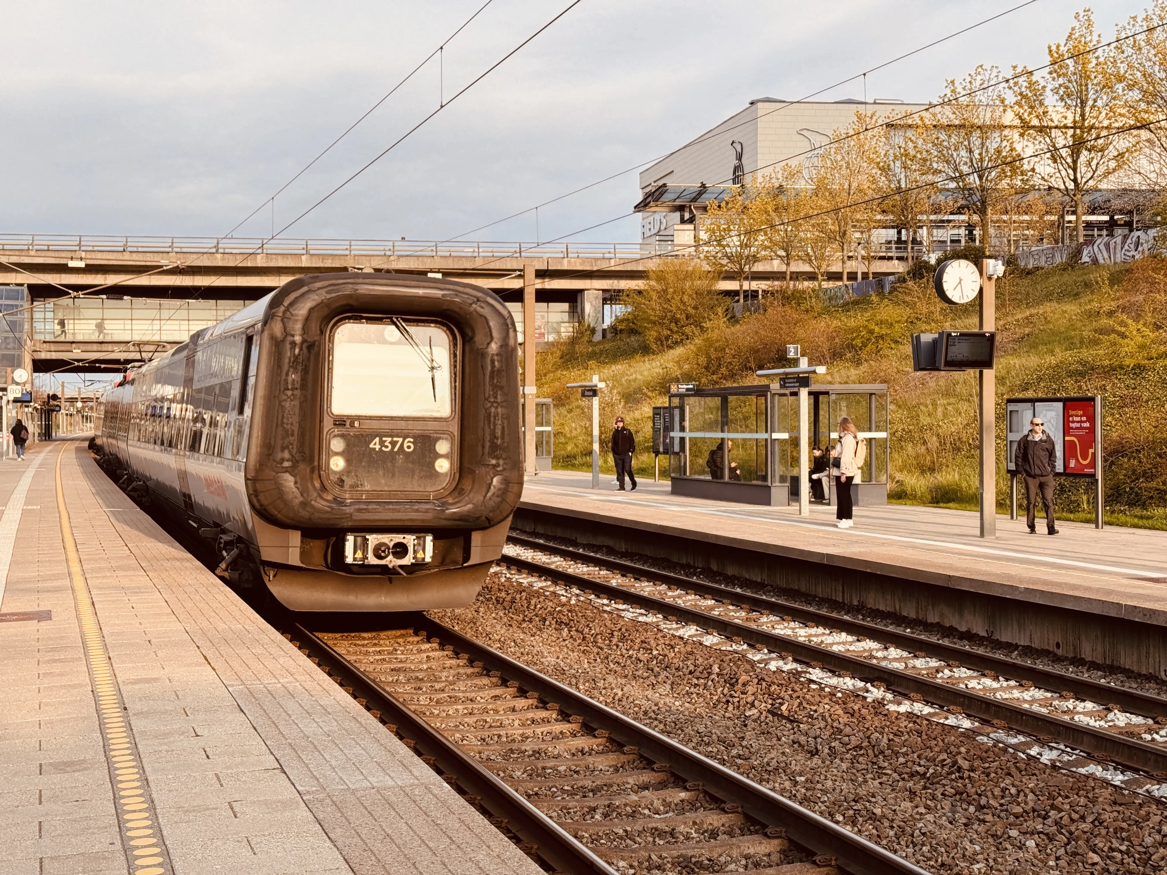 Billede af DSB ET 4376 fotograferet ud for Ørestad Trinbræt.