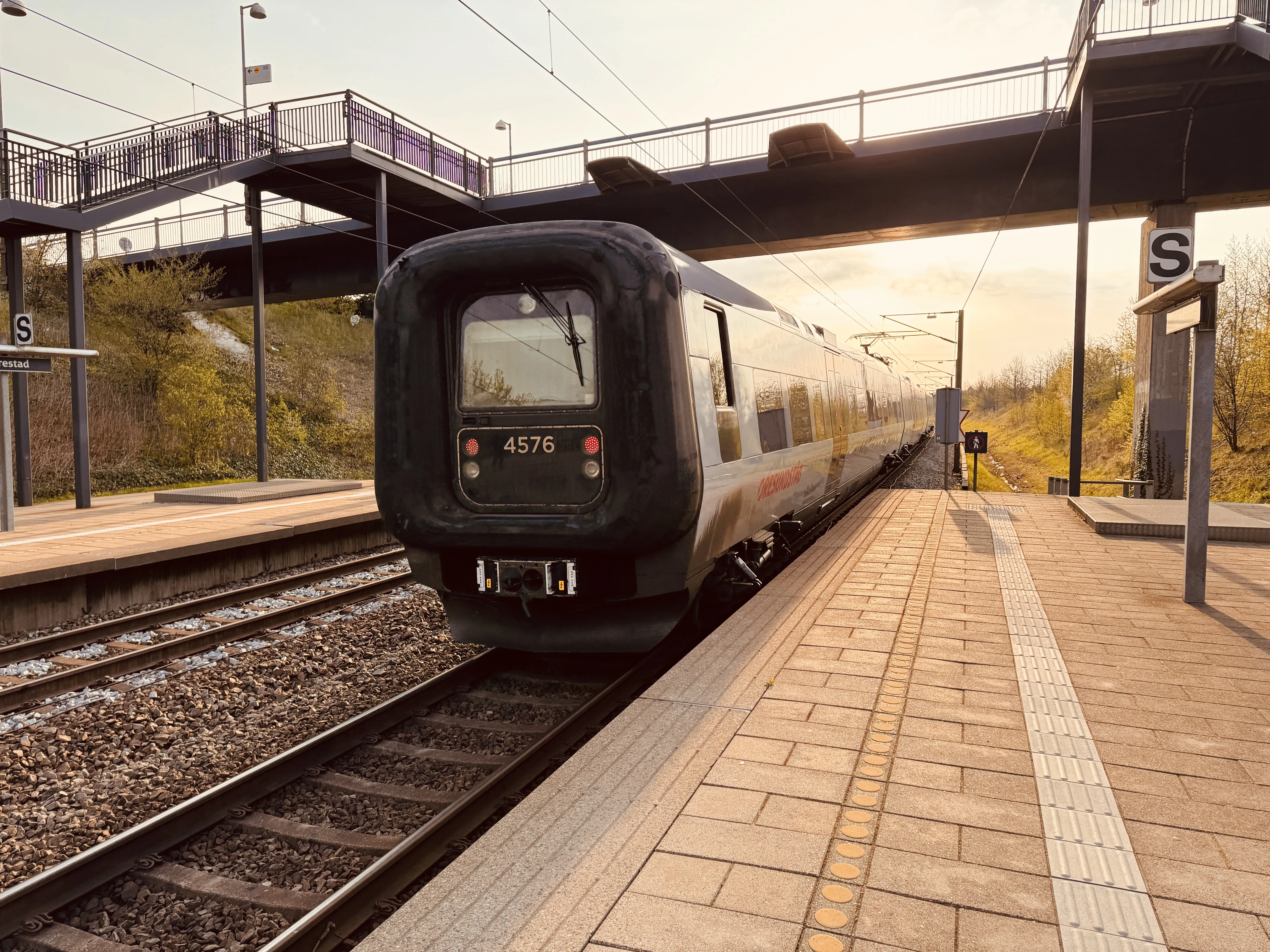 Billede af DSB ET 4376 fotograferet ud for Ørestad Trinbræt.