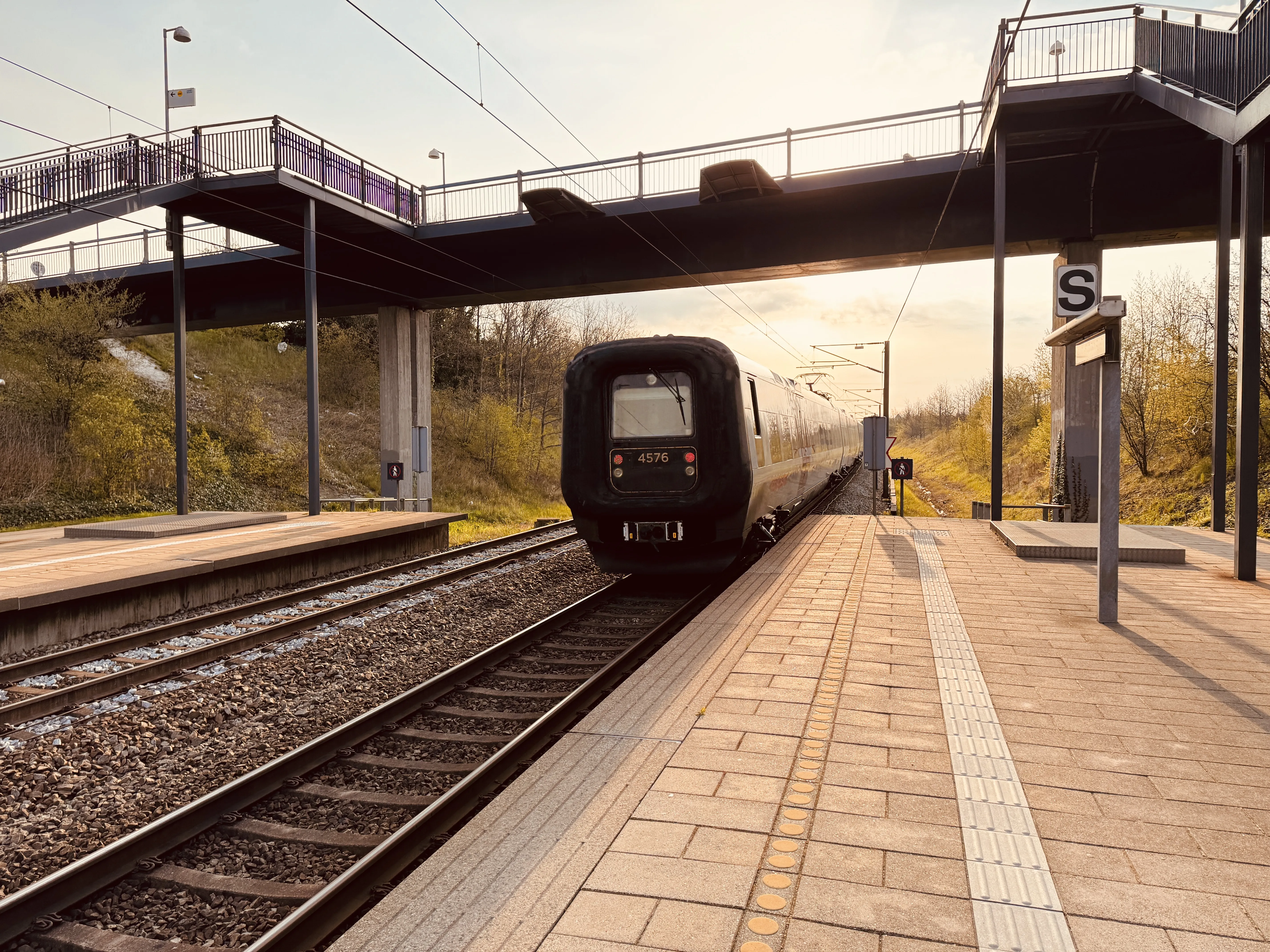 Billede af DSB ET 4376 fotograferet ud for Ørestad Trinbræt.