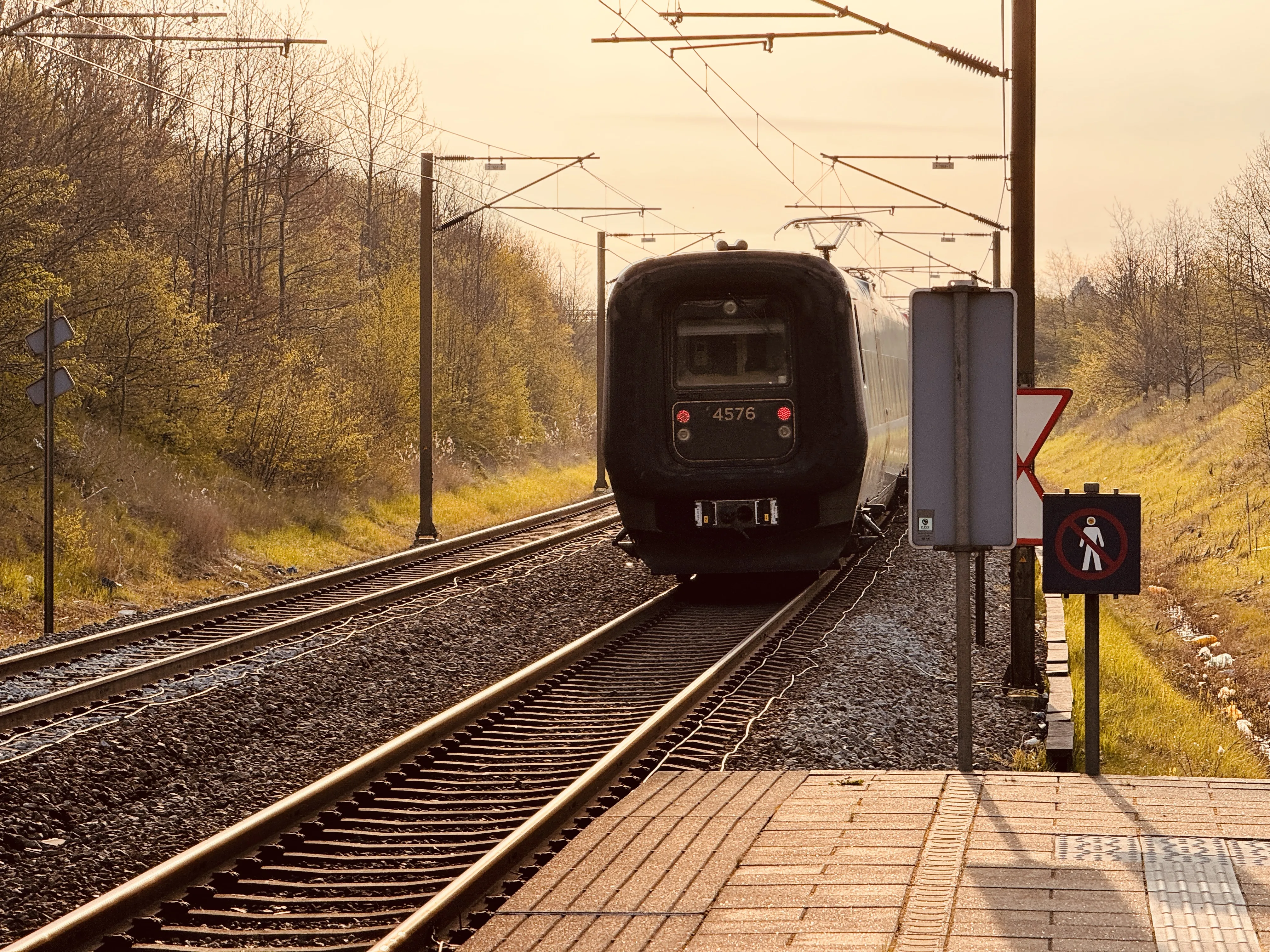 Billede af DSB ET 4376 fotograferet ud for Ørestad Trinbræt.