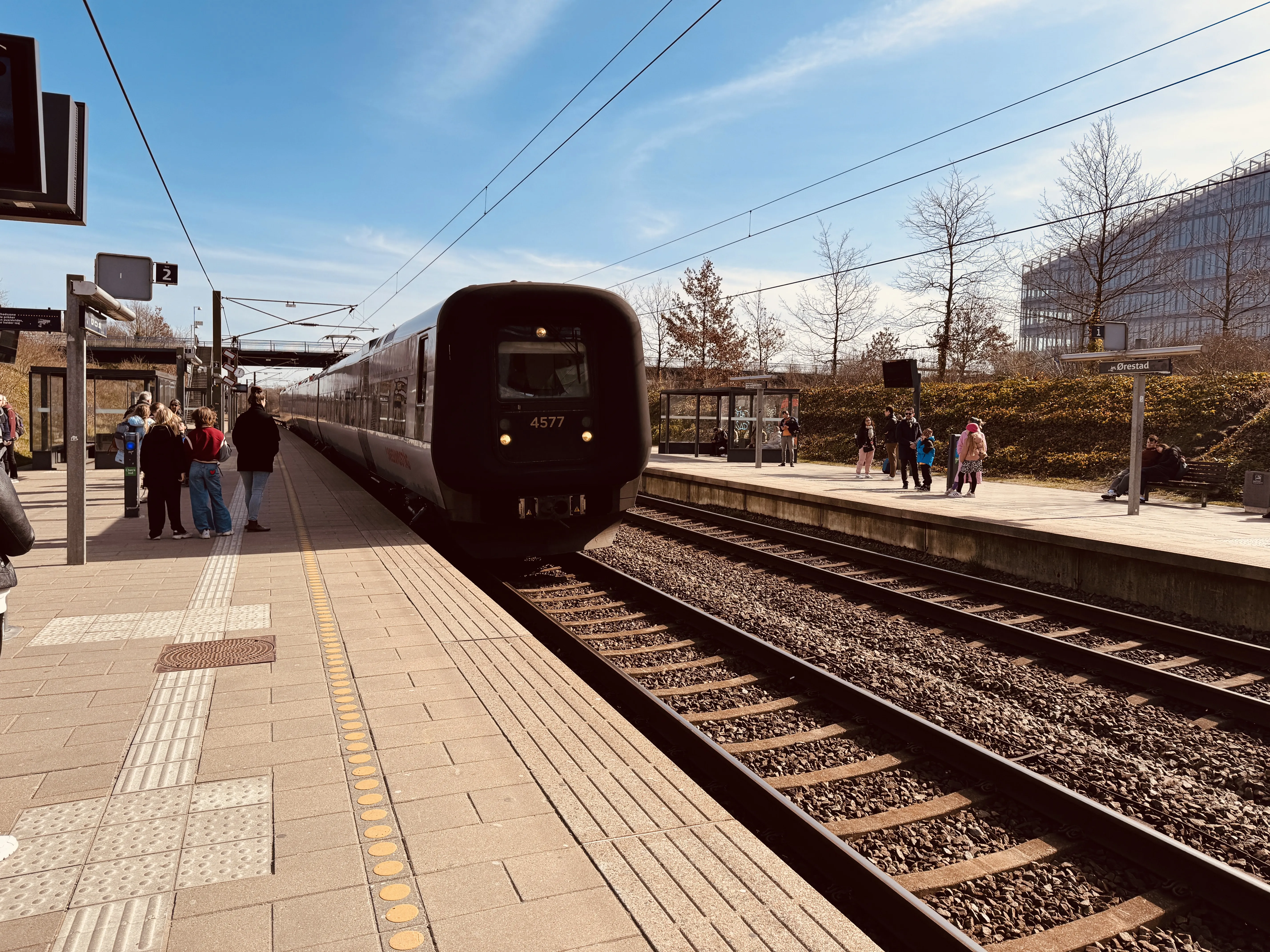 Billede af DSB ET 4377 fotograferet ud for Ørestad Trinbræt.