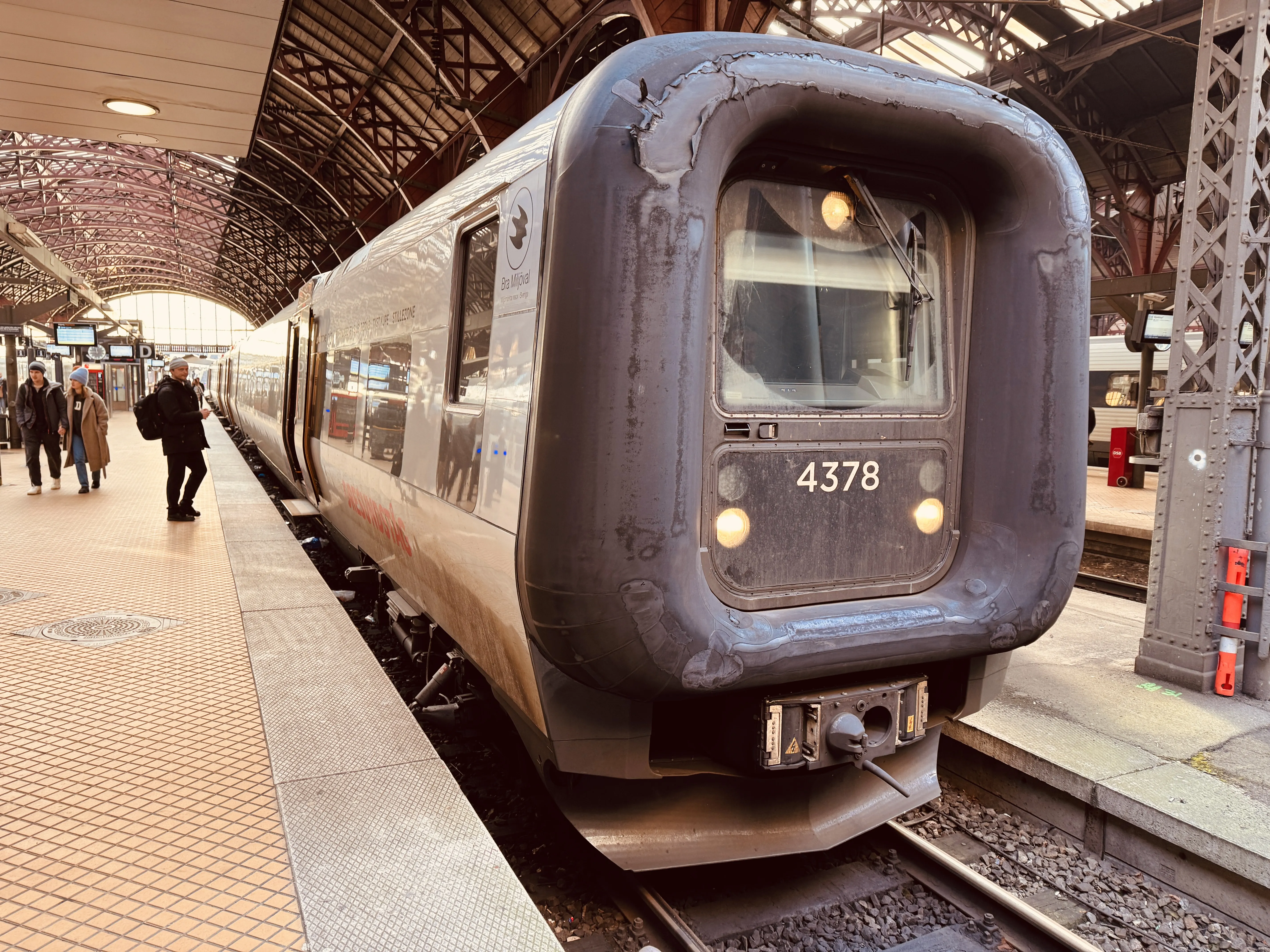 Billede af DSB ET 4378 fotograferet ud for København Hovedbanegård.