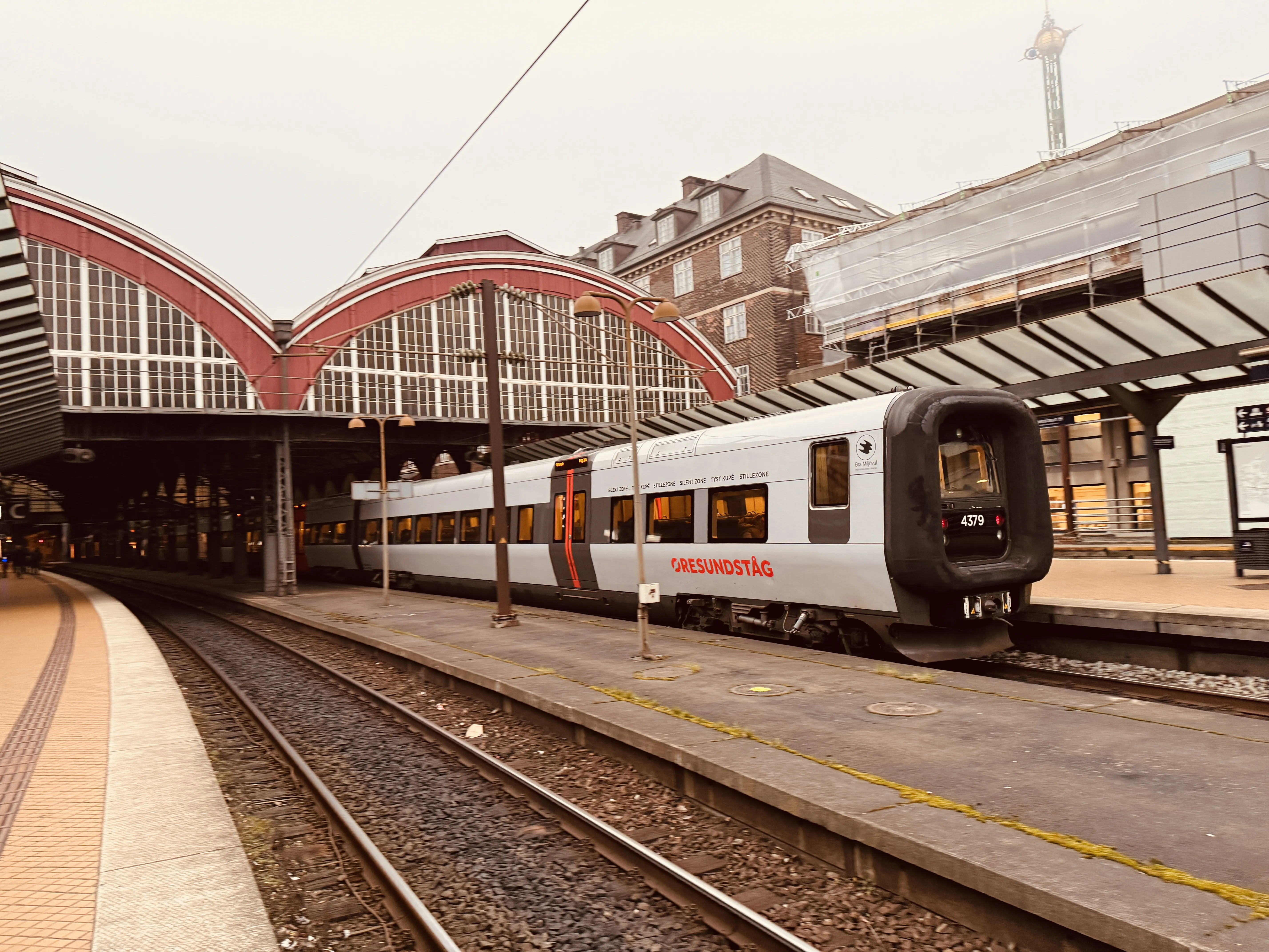 Billede af DSB ET 4379 fotograferet ud for København Hovedbanegård.