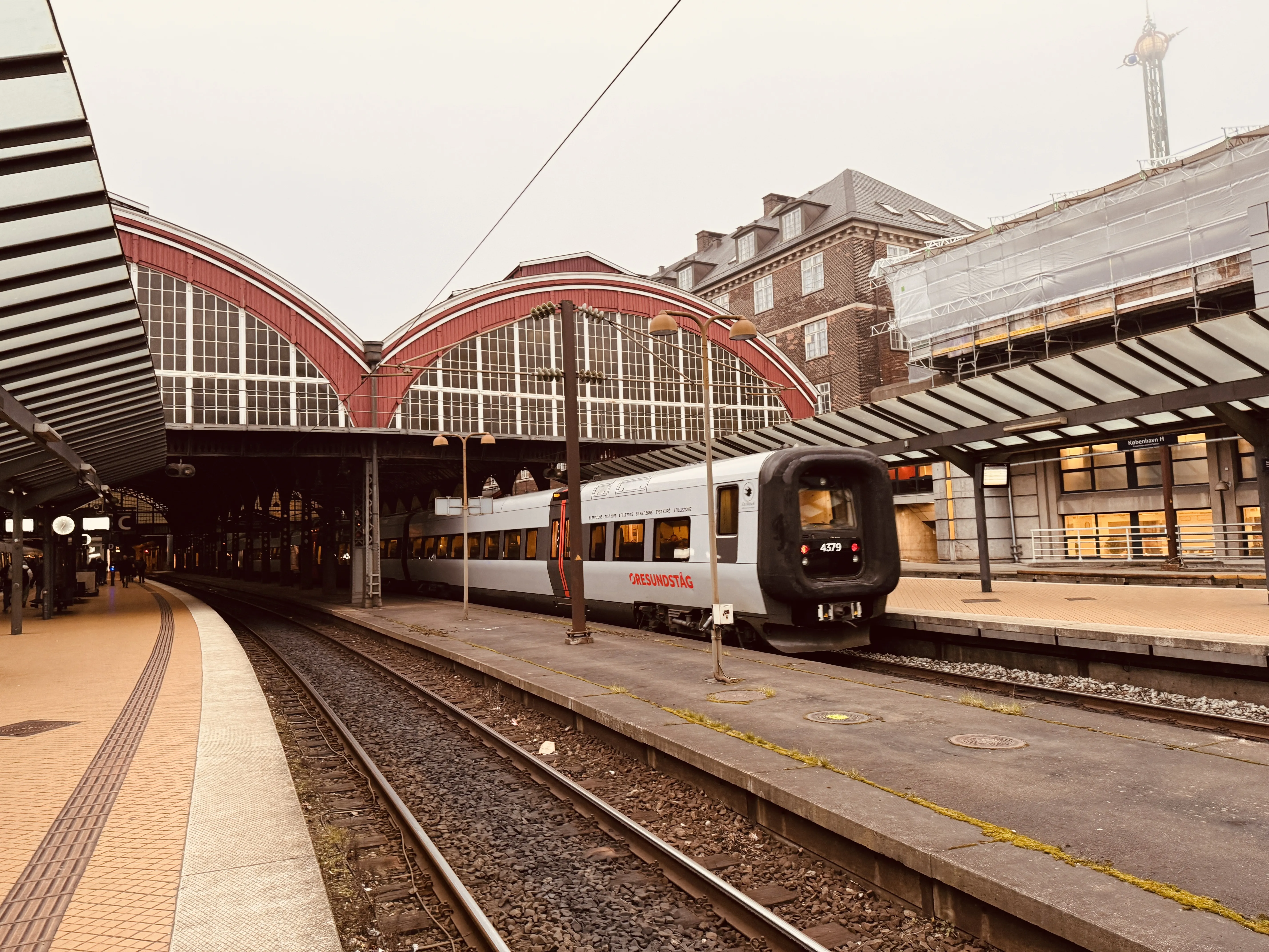 Billede af DSB ET 4379 fotograferet ud for København Hovedbanegård.