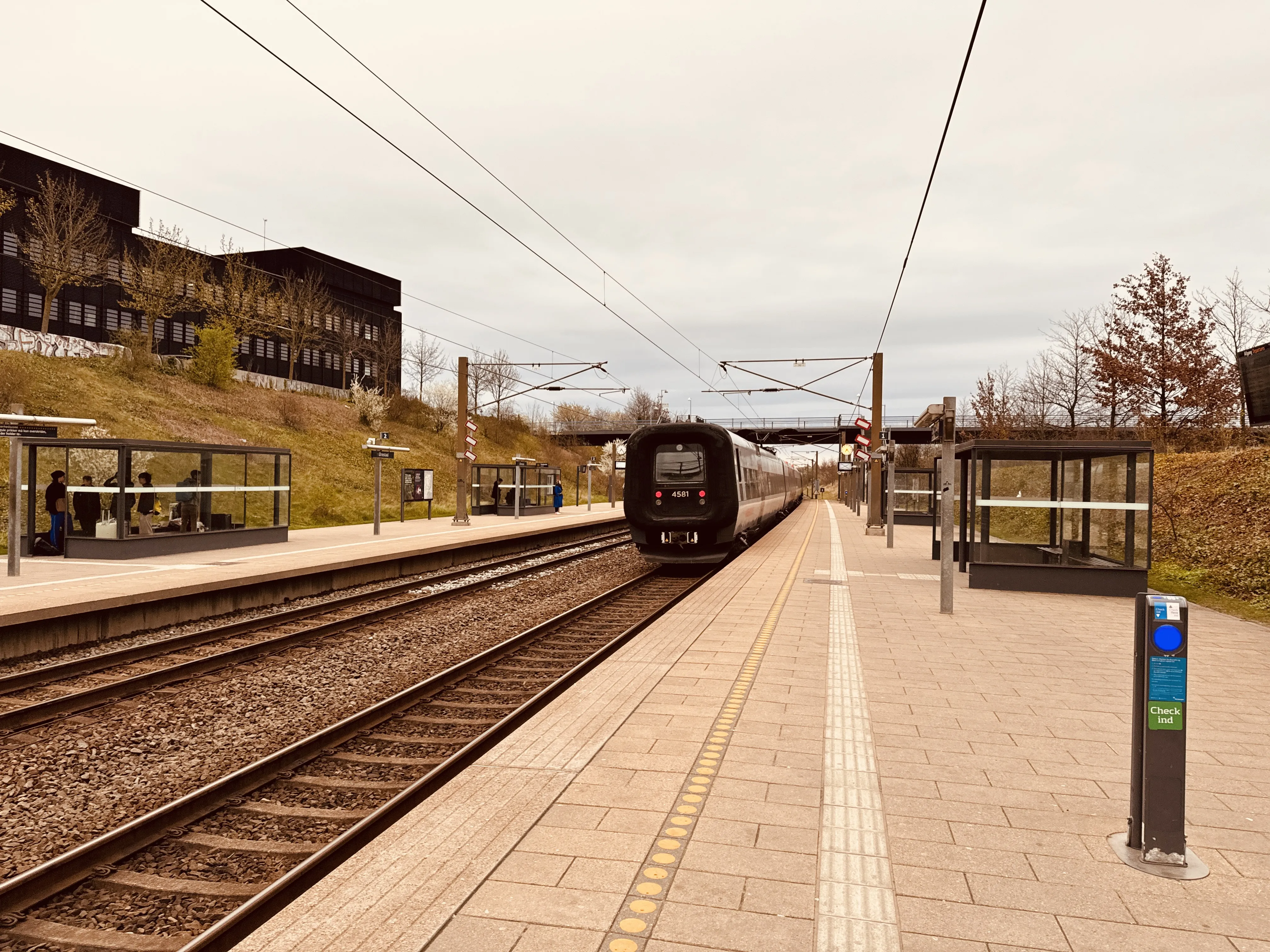 Billede af DSB ET 4381 fotograferet ud for Ørestad Trinbræt.