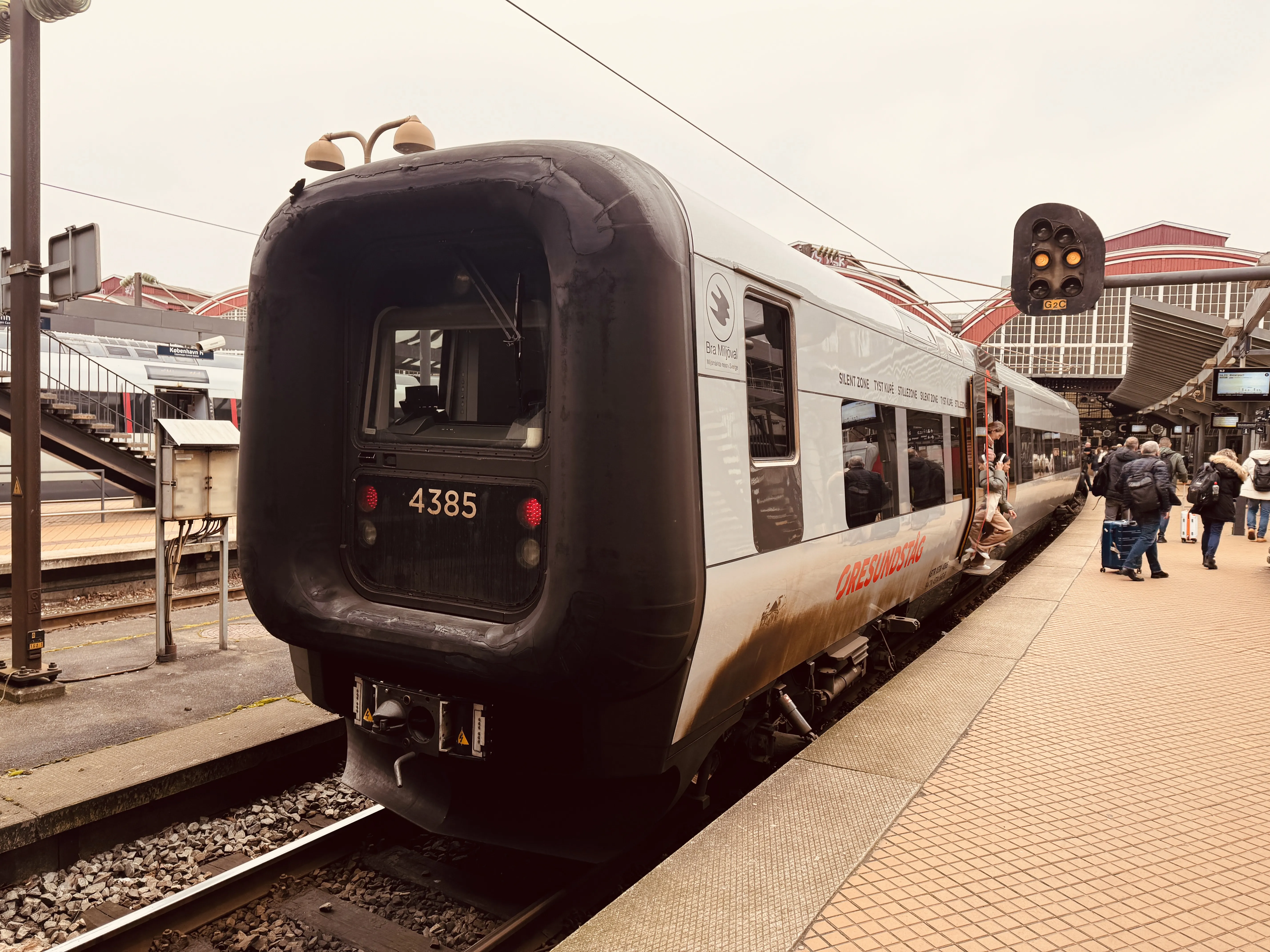 Billede af DSB ET 4385 fotograferet ud for København Hovedbanegård.