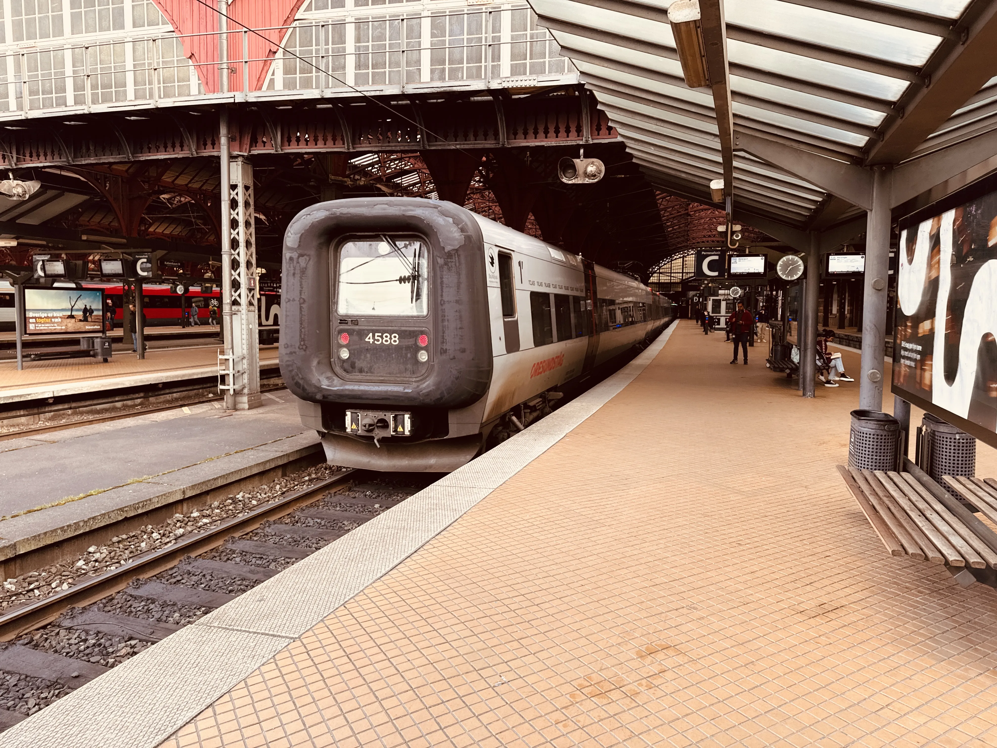 Billede af DSB ET 4388 fotograferet ud for København Hovedbanegård.