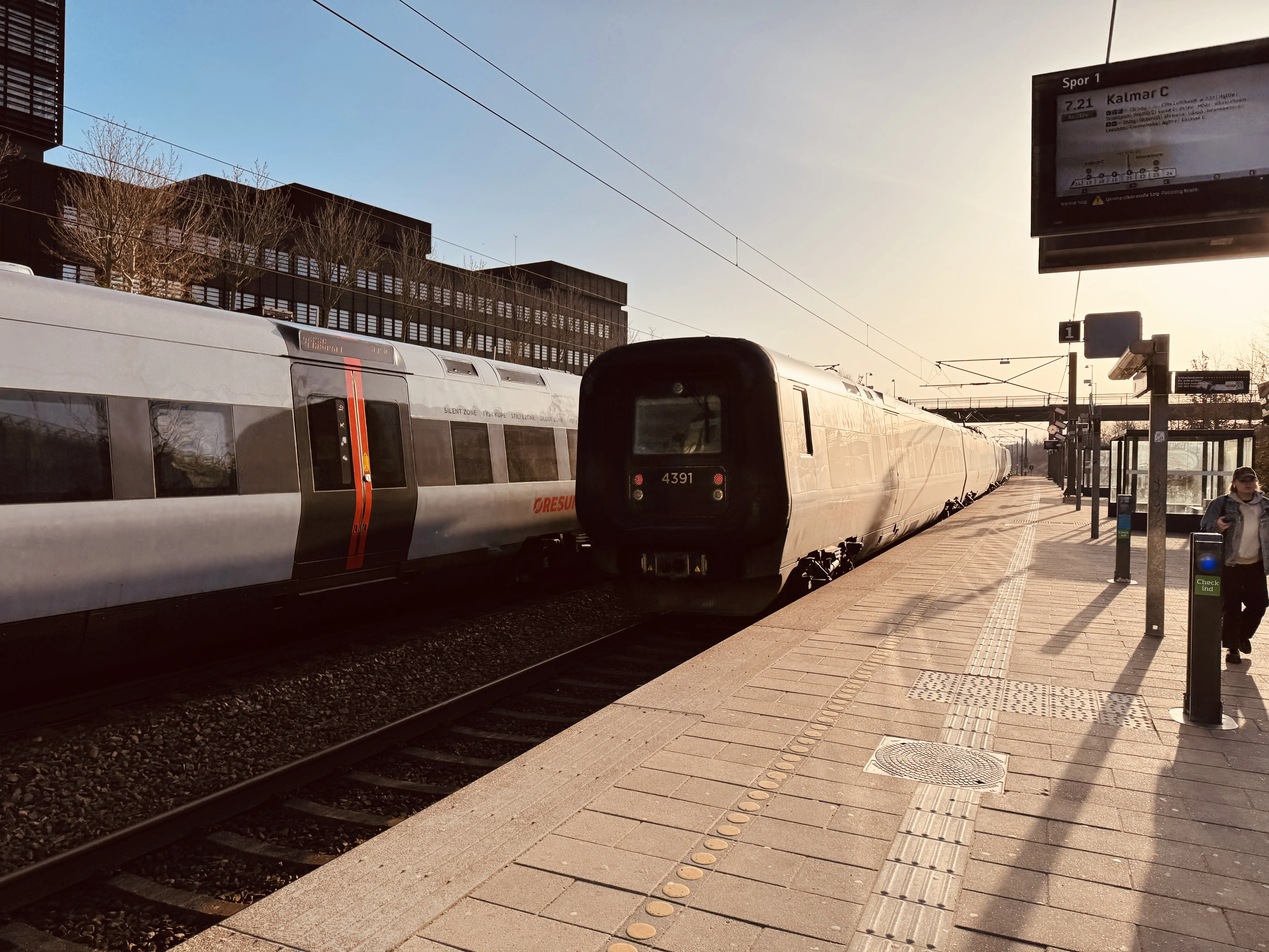 Billede af DSB ET 4391 fotograferet ud for Ørestad Trinbræt.