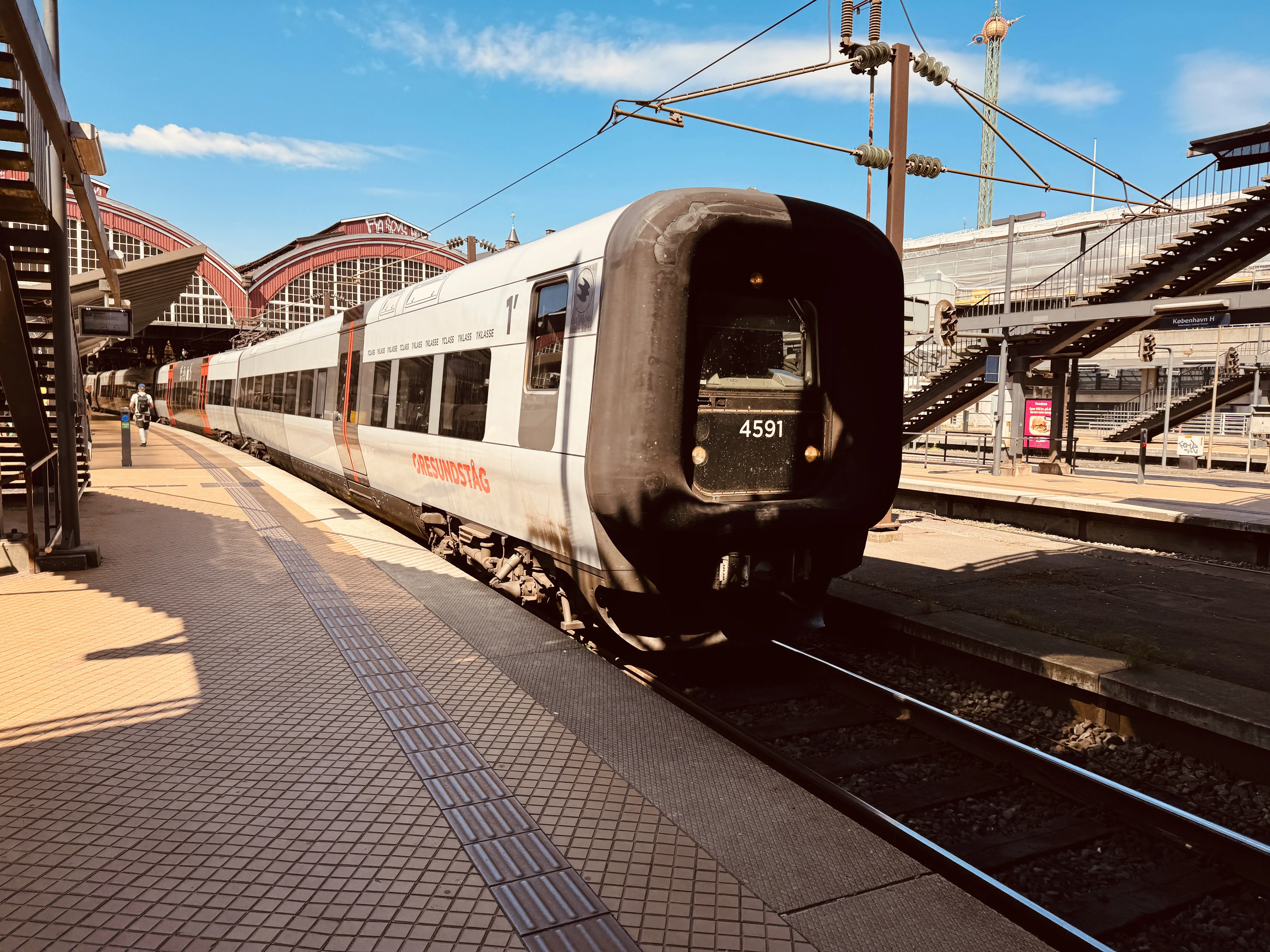 Billede af DSB ET 4391 fotograferet ud for København Hovedbanegård.