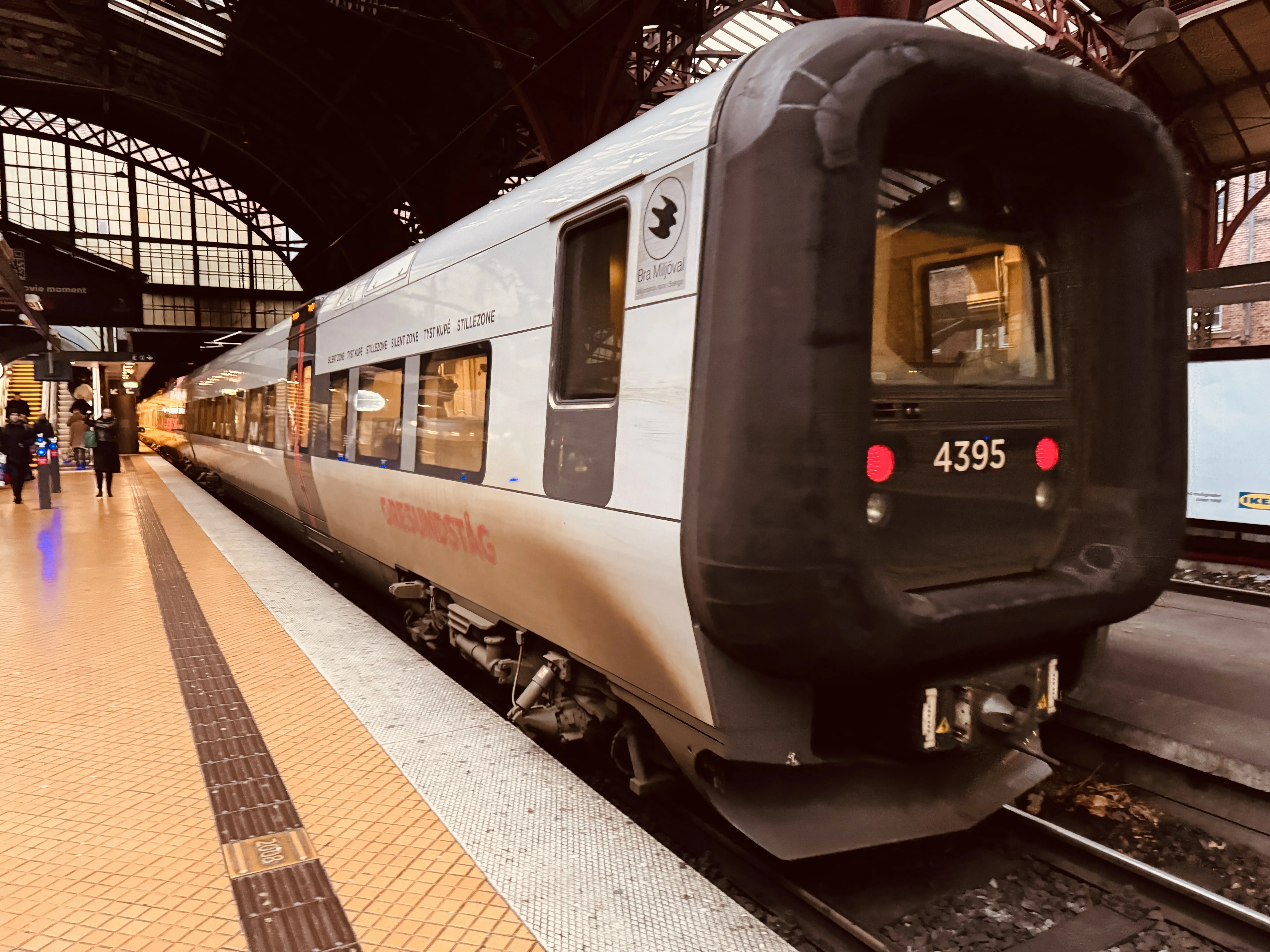 Billede af DSB ET 4395 fotograferet ud for København Hovedbanegård.