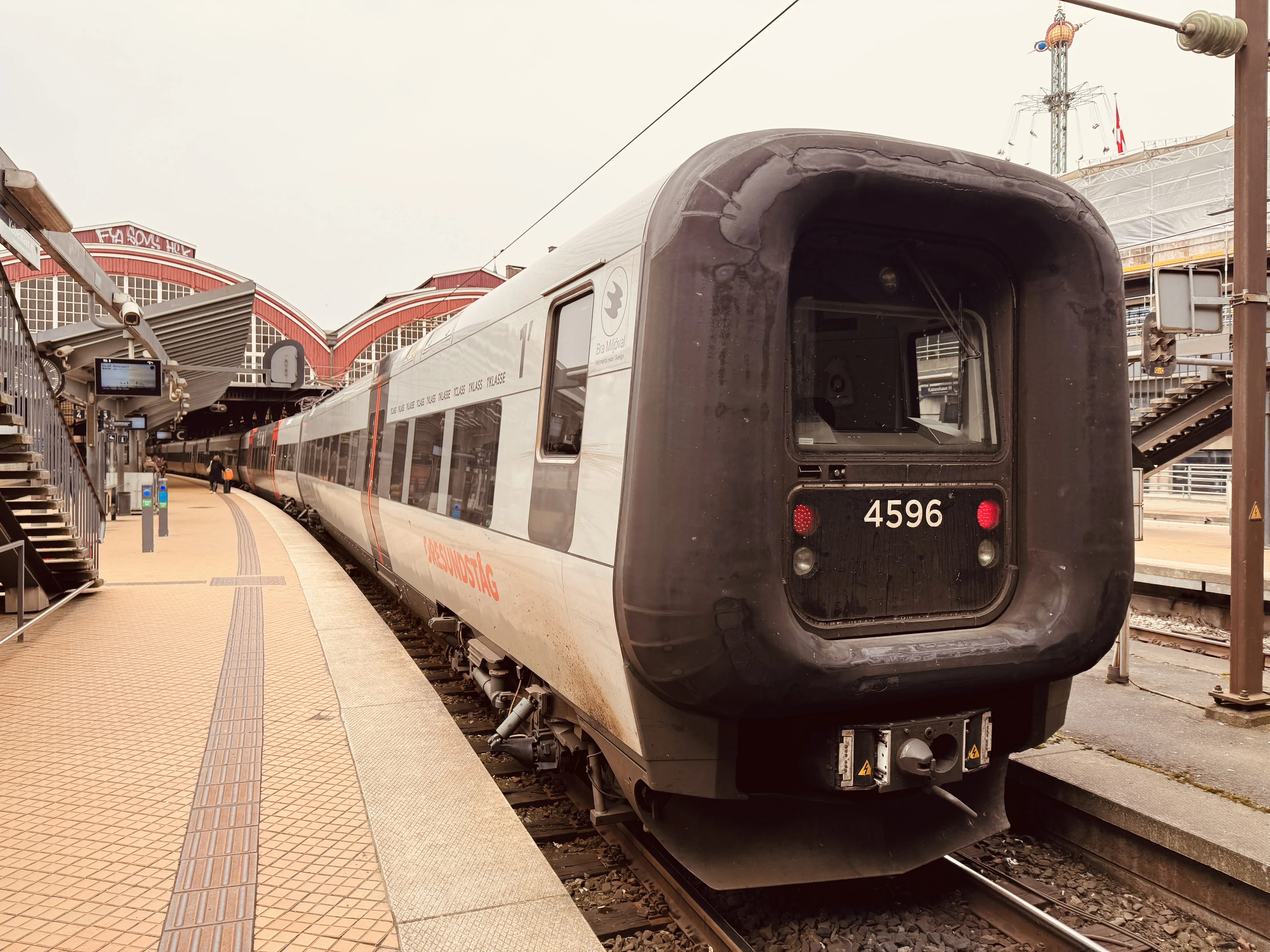 Billede af DSB ET 4396 fotograferet ud for København Hovedbanegård.