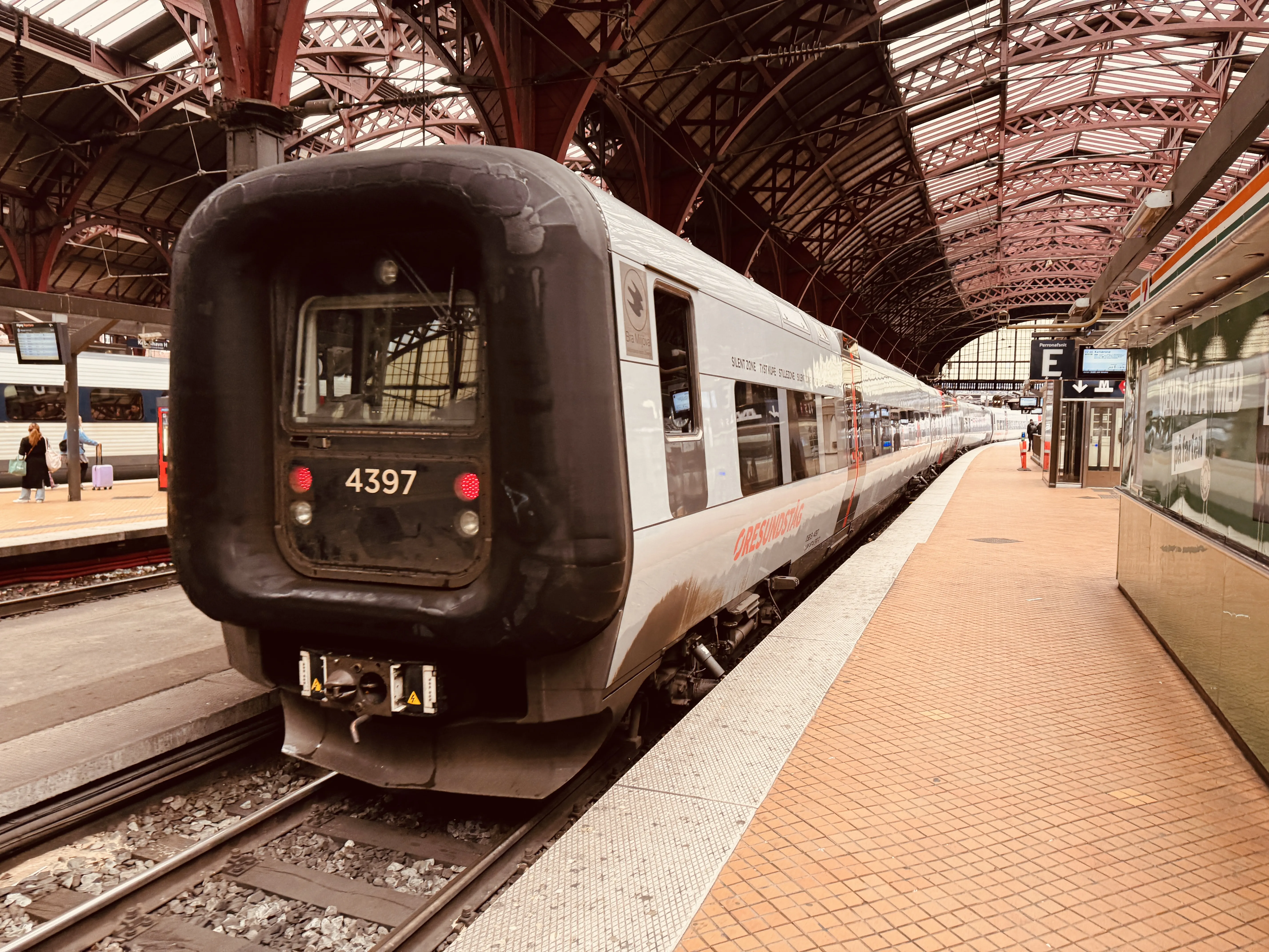 Billede af DSB ET 4397 fotograferet ud for København Hovedbanegård.