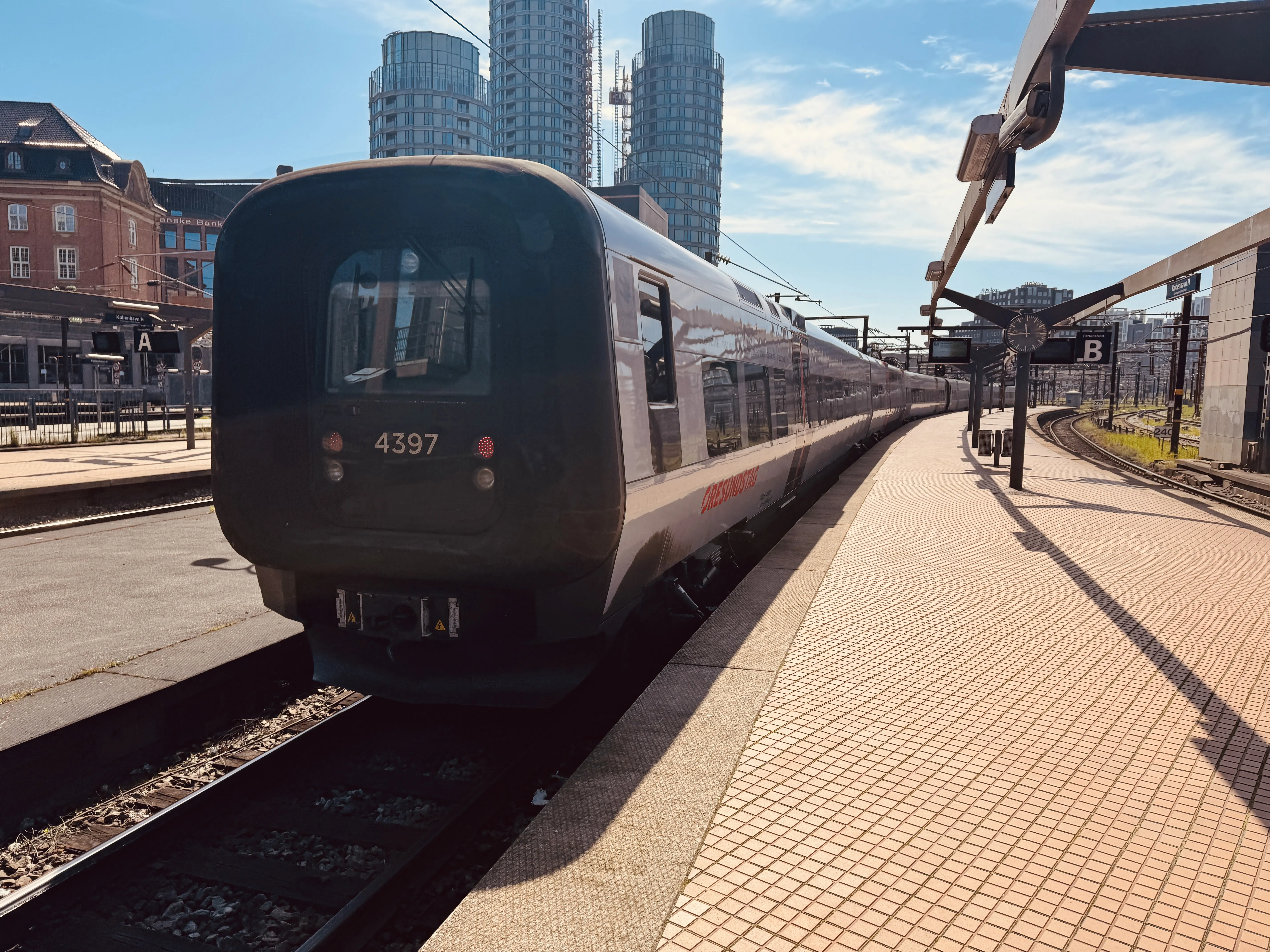 Billede af DSB ET 4397 fotograferet ud for København Hovedbanegård.