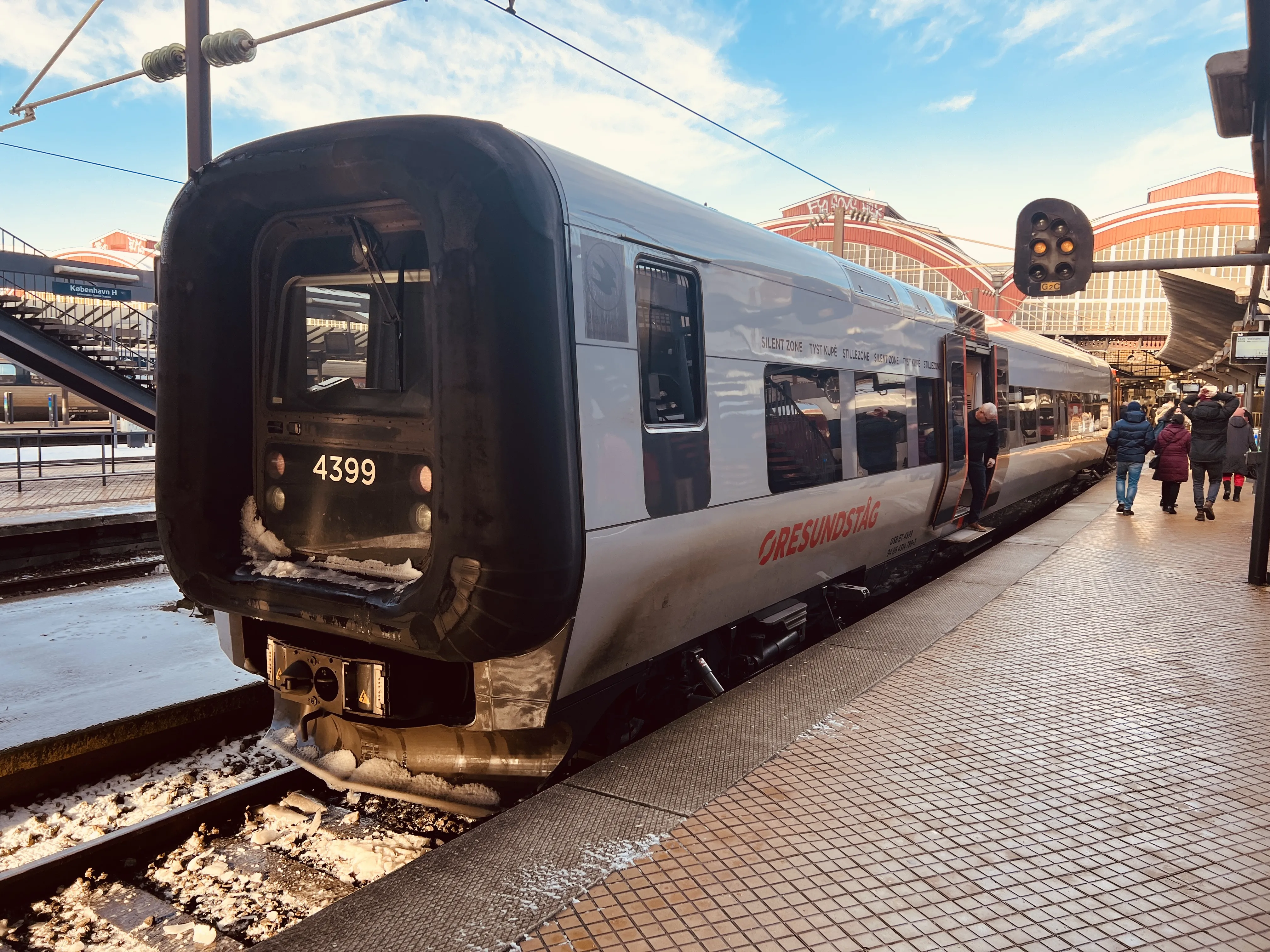 Billede af DSB ET 4399 fotograferet ud for København Hovedbanegård.