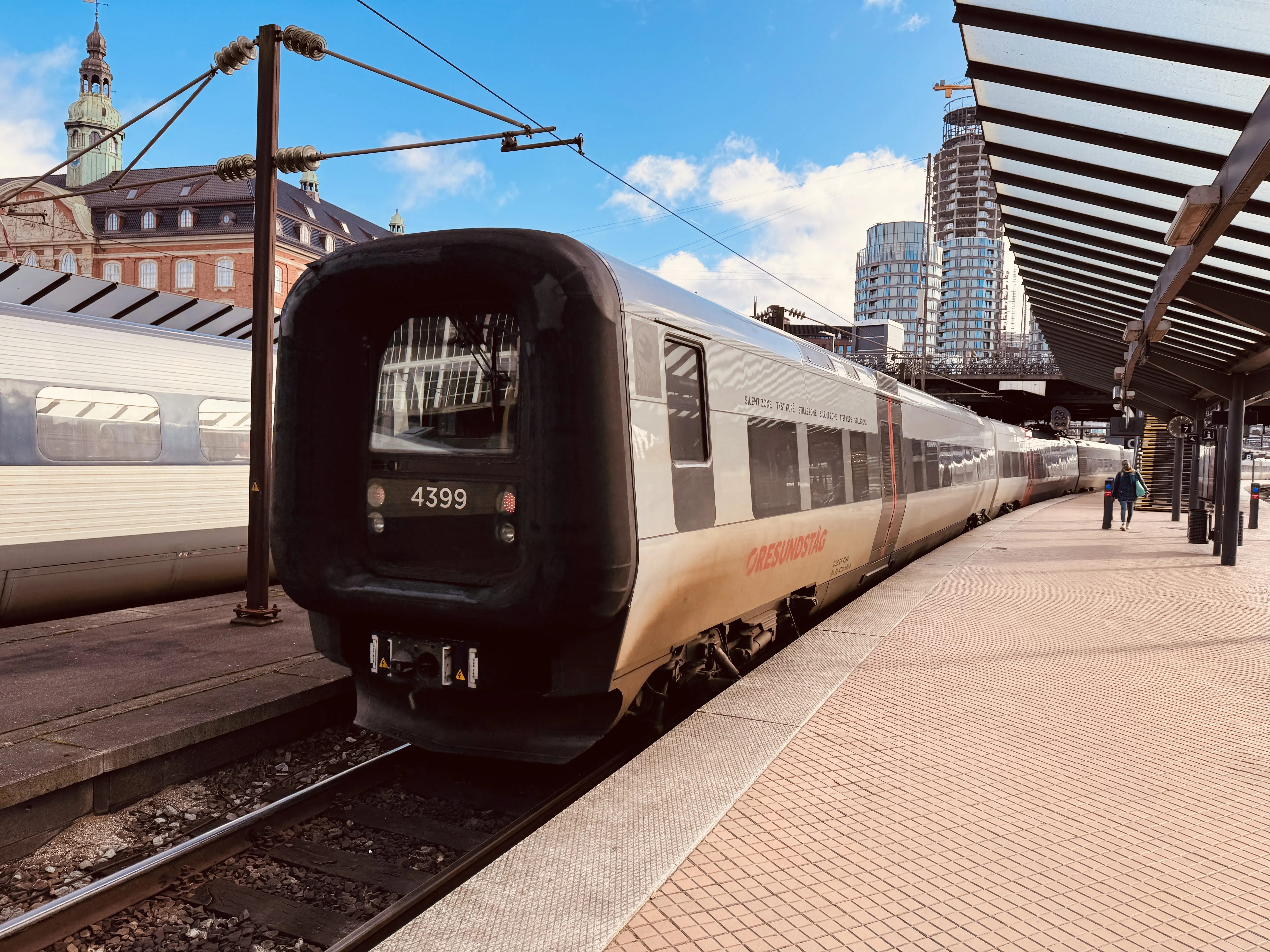 Billede af DSB ET 4399 fotograferet ud for København Hovedbanegård.