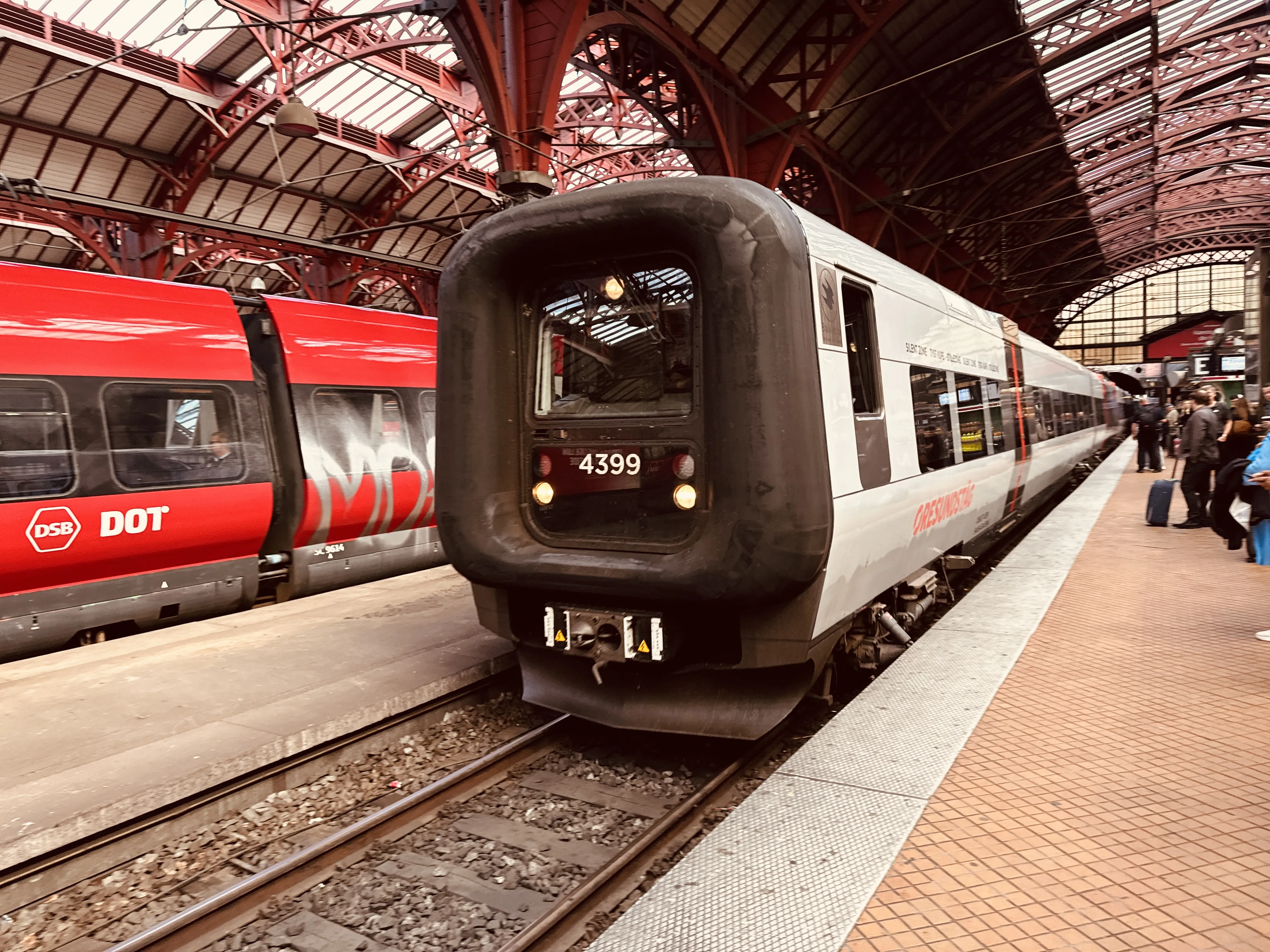 Billede af DSB ET 4399 fotograferet ud for København Hovedbanegård.