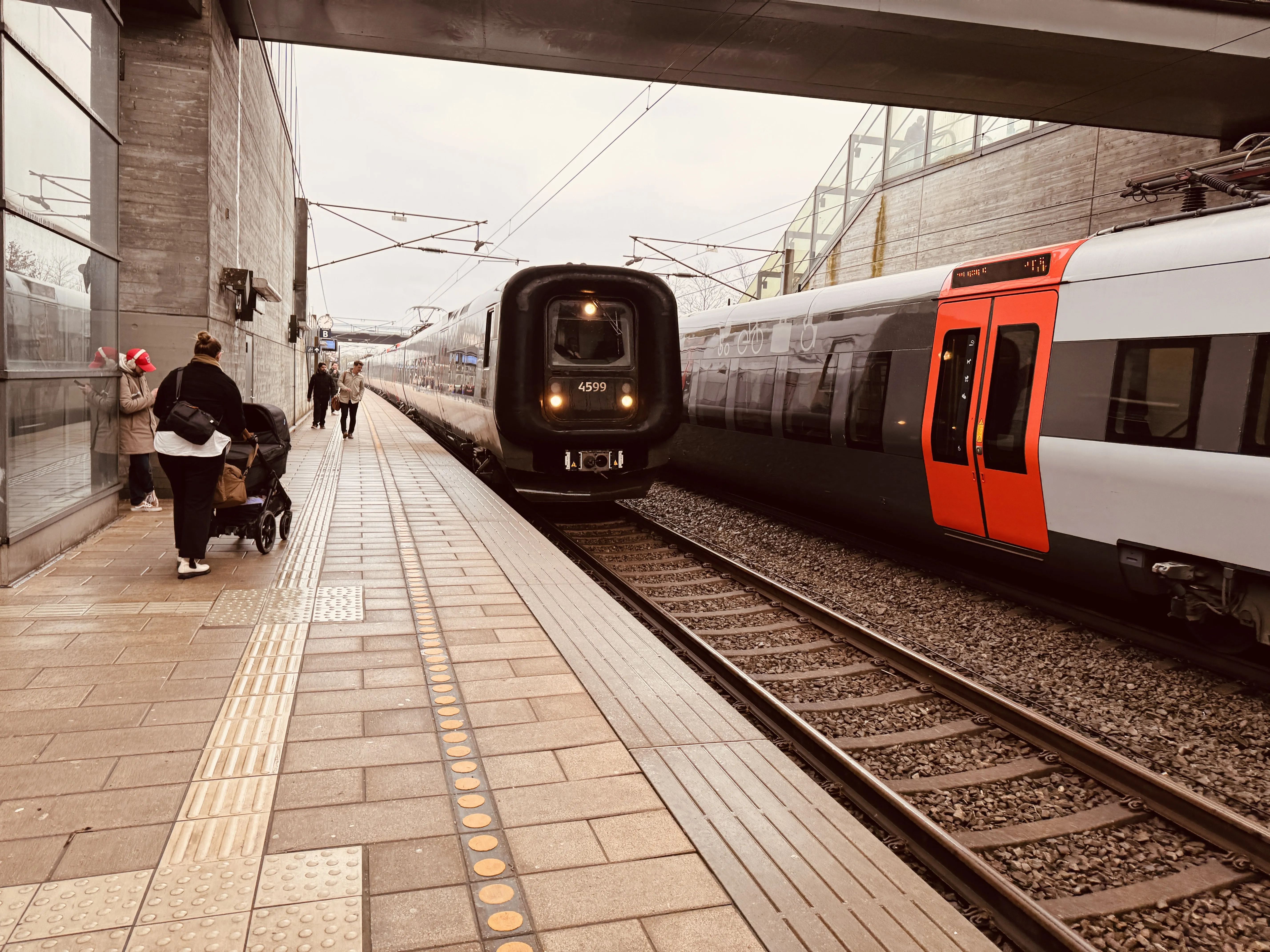 Billede af DSB ET 4399 fotograferet ud for Ørestad Trinbræt.