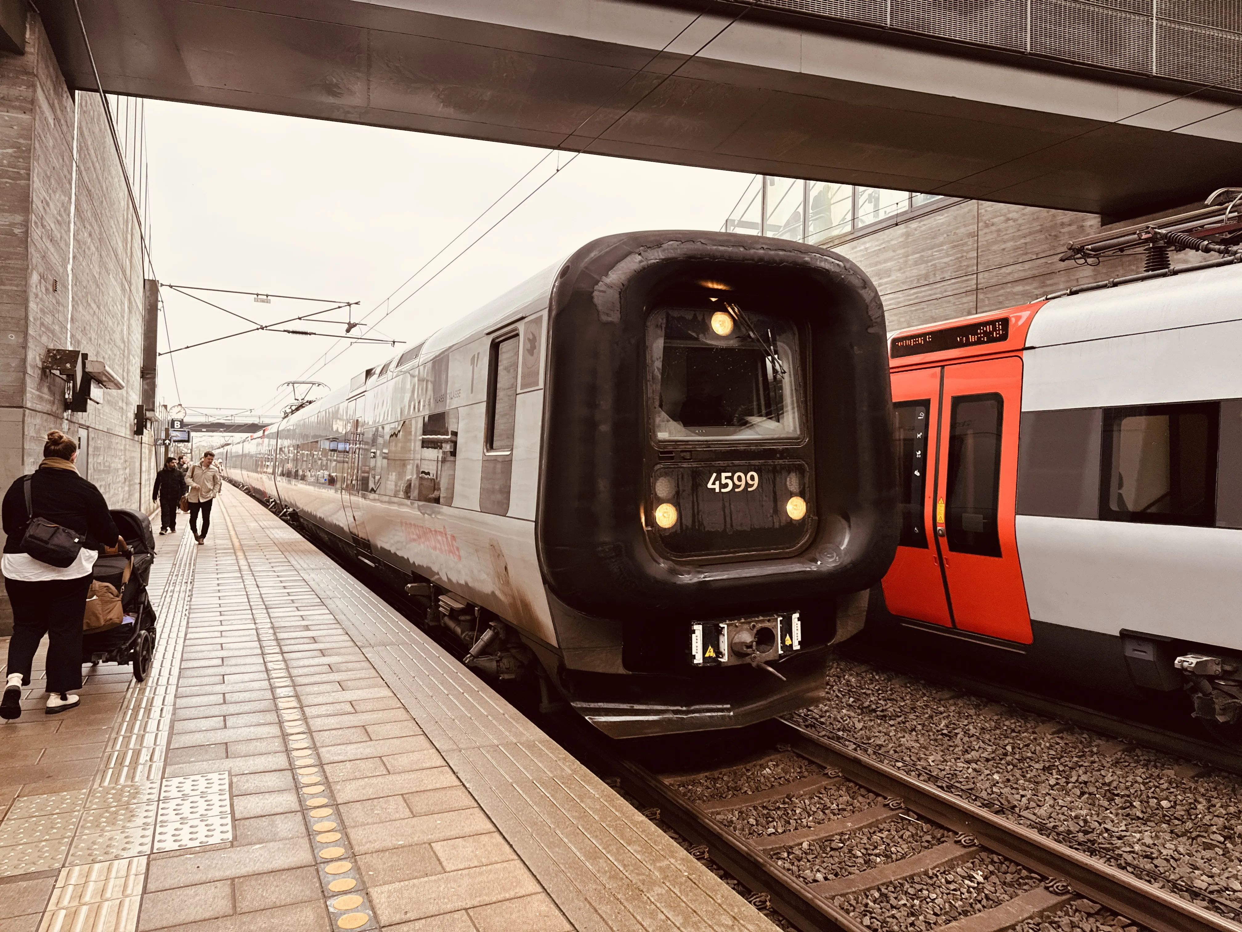 Billede af DSB ET 4399 fotograferet ud for Ørestad Trinbræt.