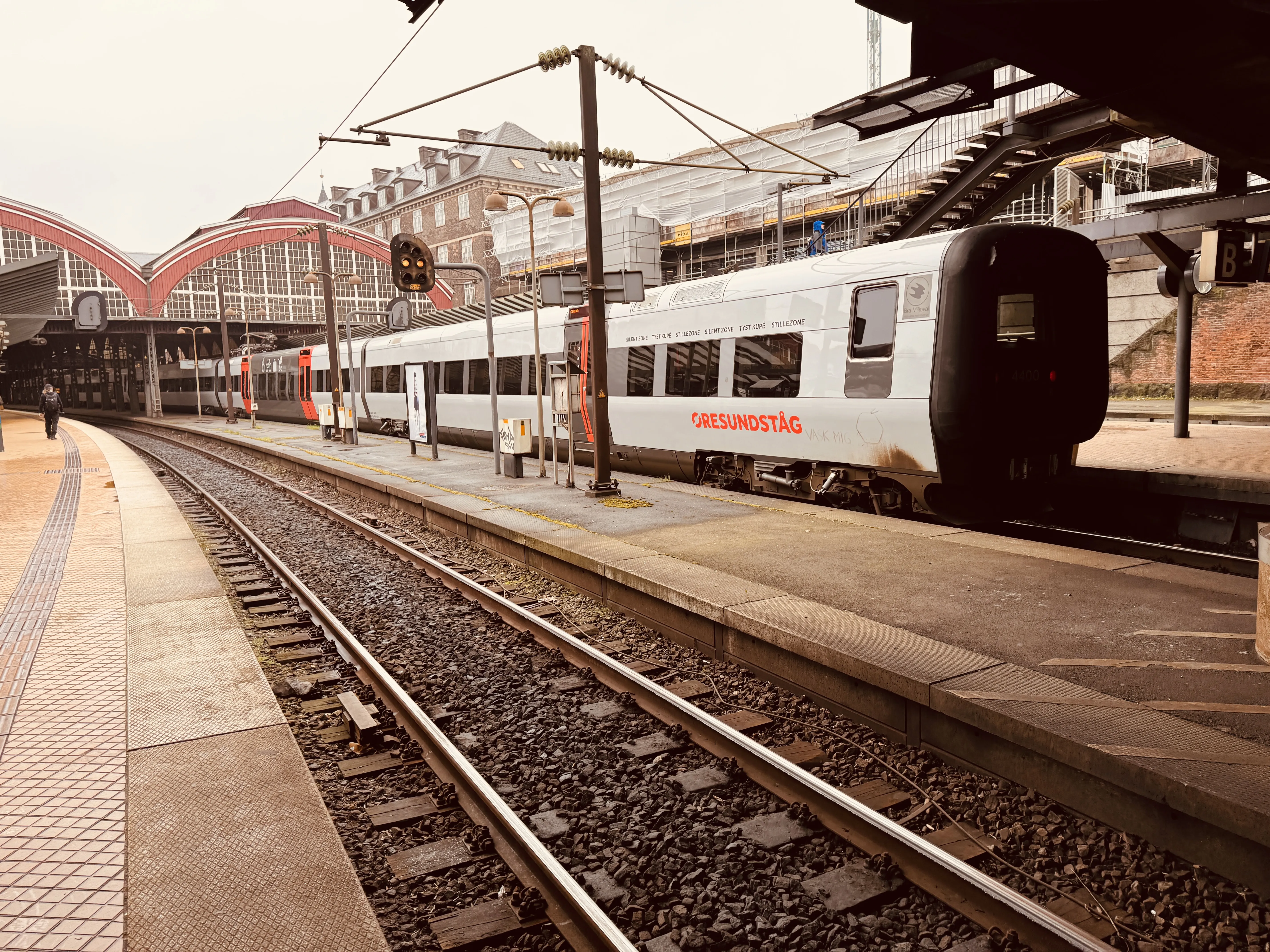 Billede af DSB ET 4400 fotograferet ud for København Hovedbanegård.