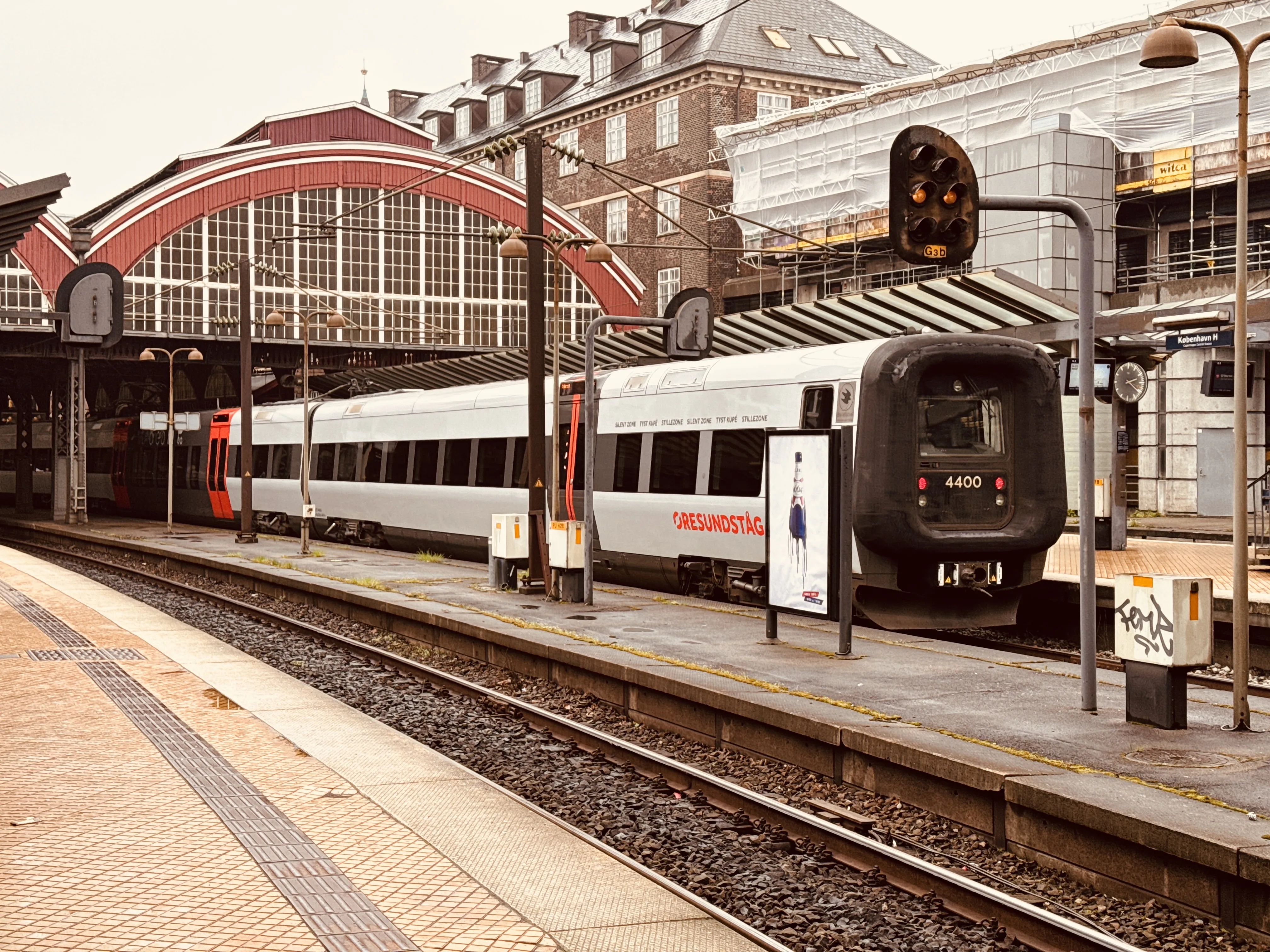 Billede af DSB ET 4400 fotograferet ud for København Hovedbanegård.