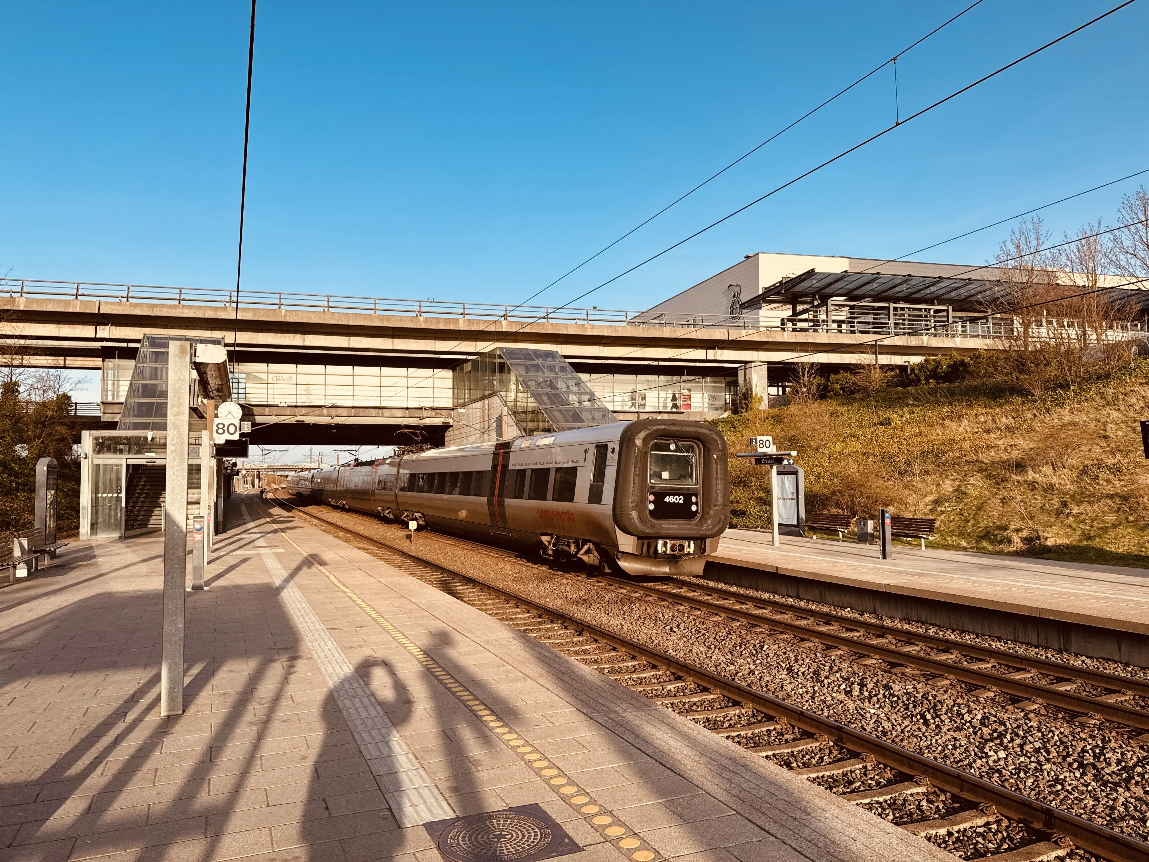 Billede af DSB ET 4402 fotograferet ud for Ørestad Trinbræt.