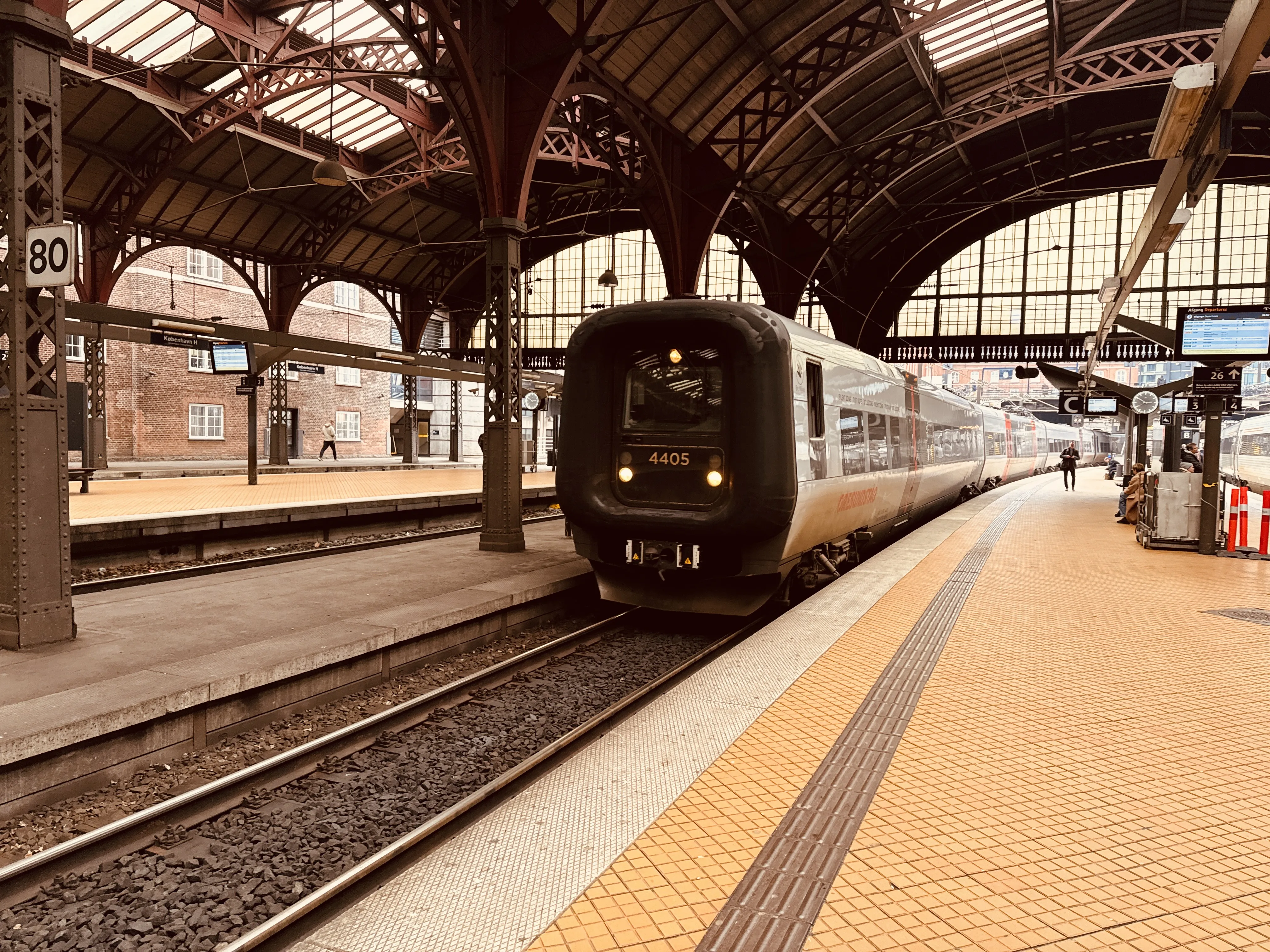 Billede af DSB ET 4405 fotograferet ud for København Hovedbanegård.