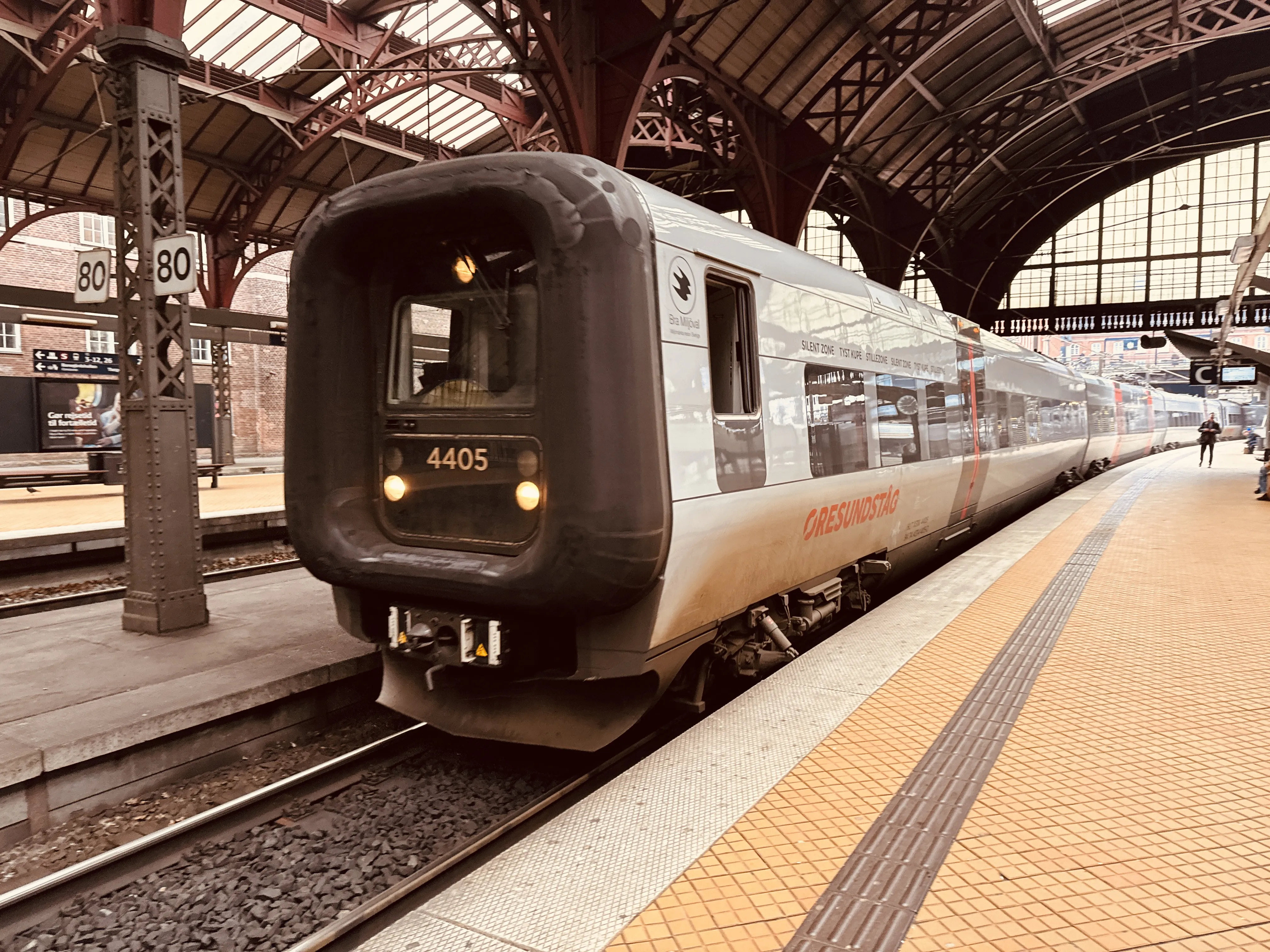 Billede af DSB ET 4405 fotograferet ud for København Hovedbanegård.