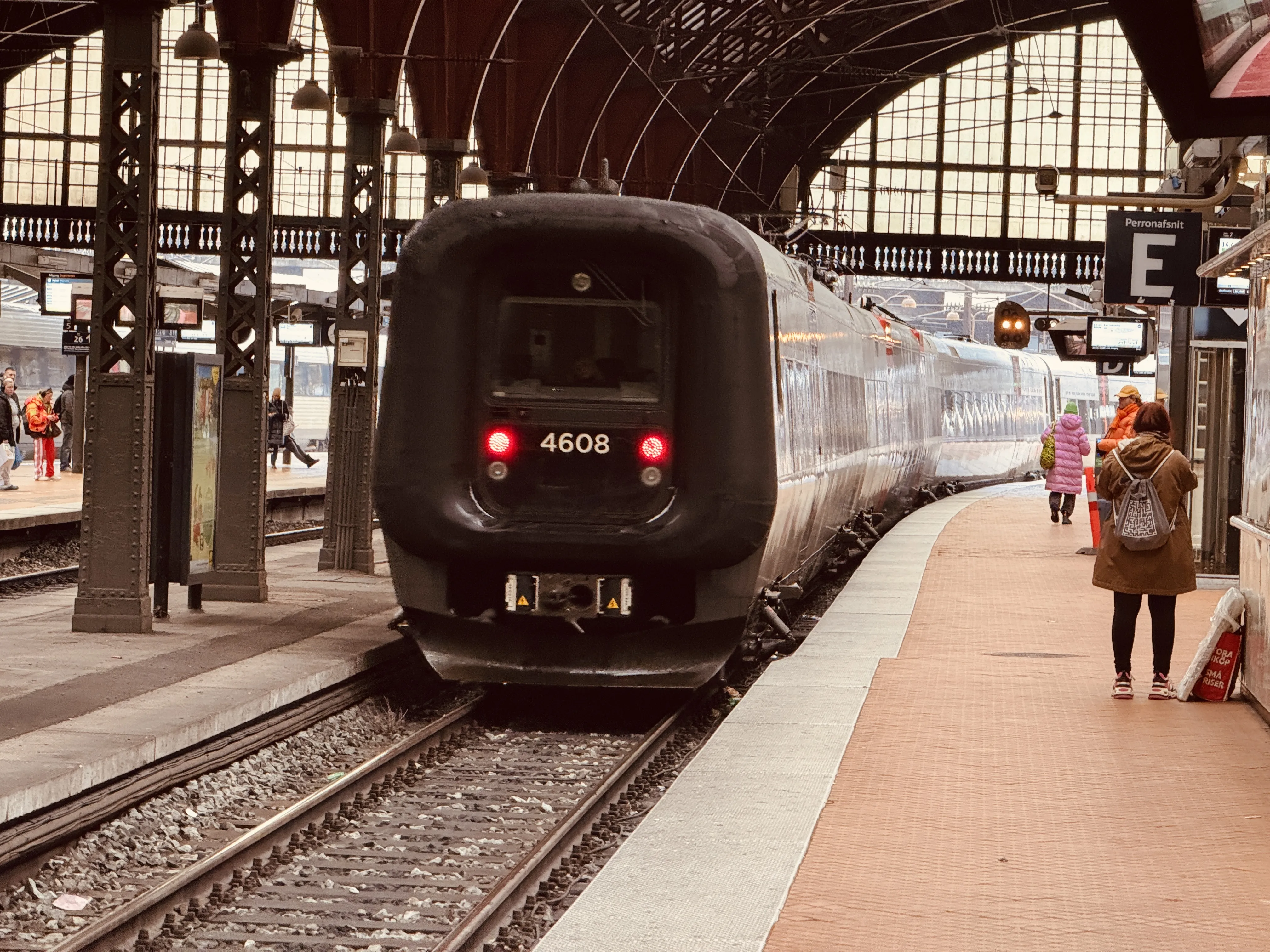 Billede af DSB ET 4408 fotograferet ud for København Hovedbanegård.