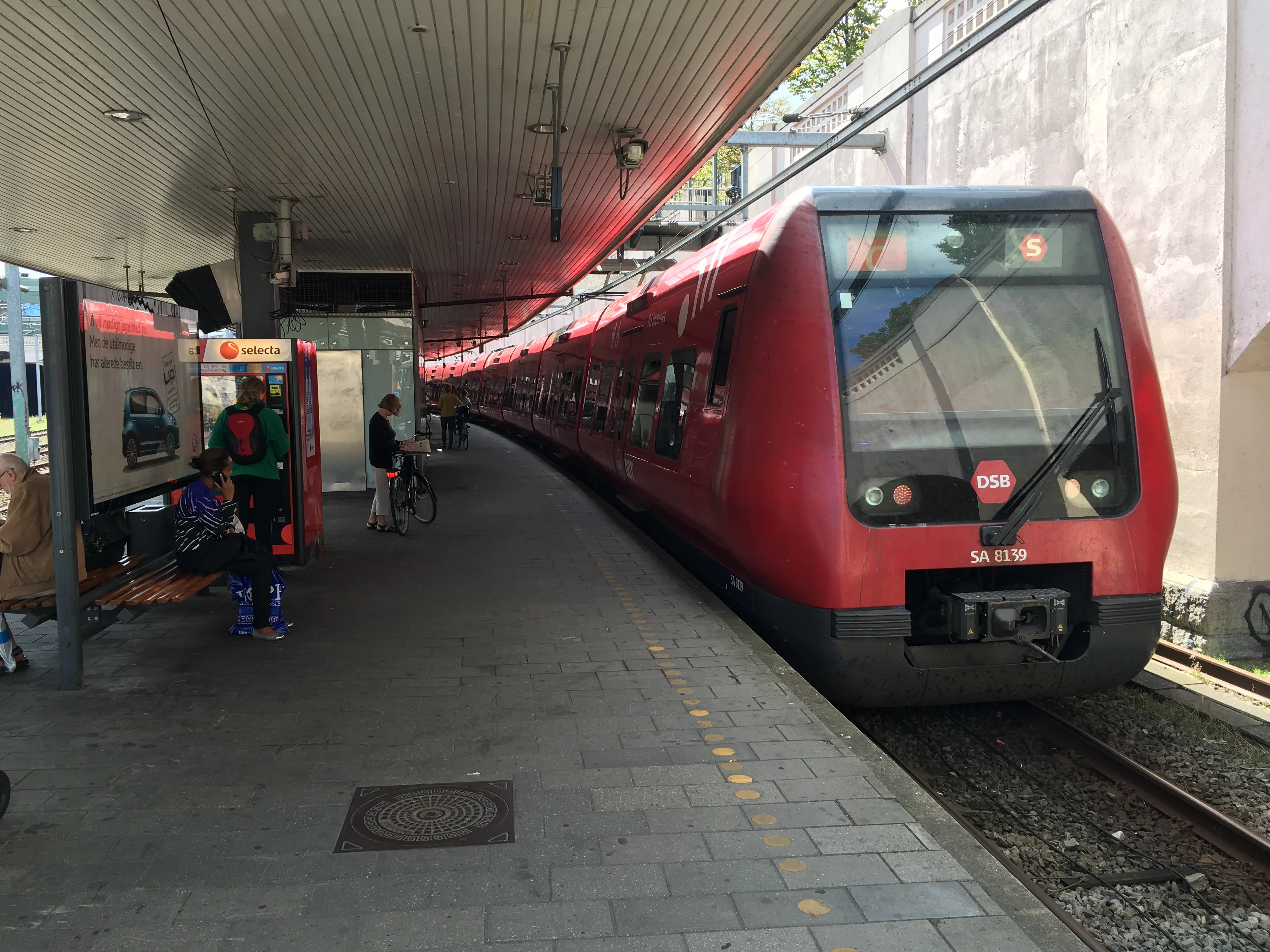 Billede af DSB SA 8139 fotograferet ud for Vesterport Station.