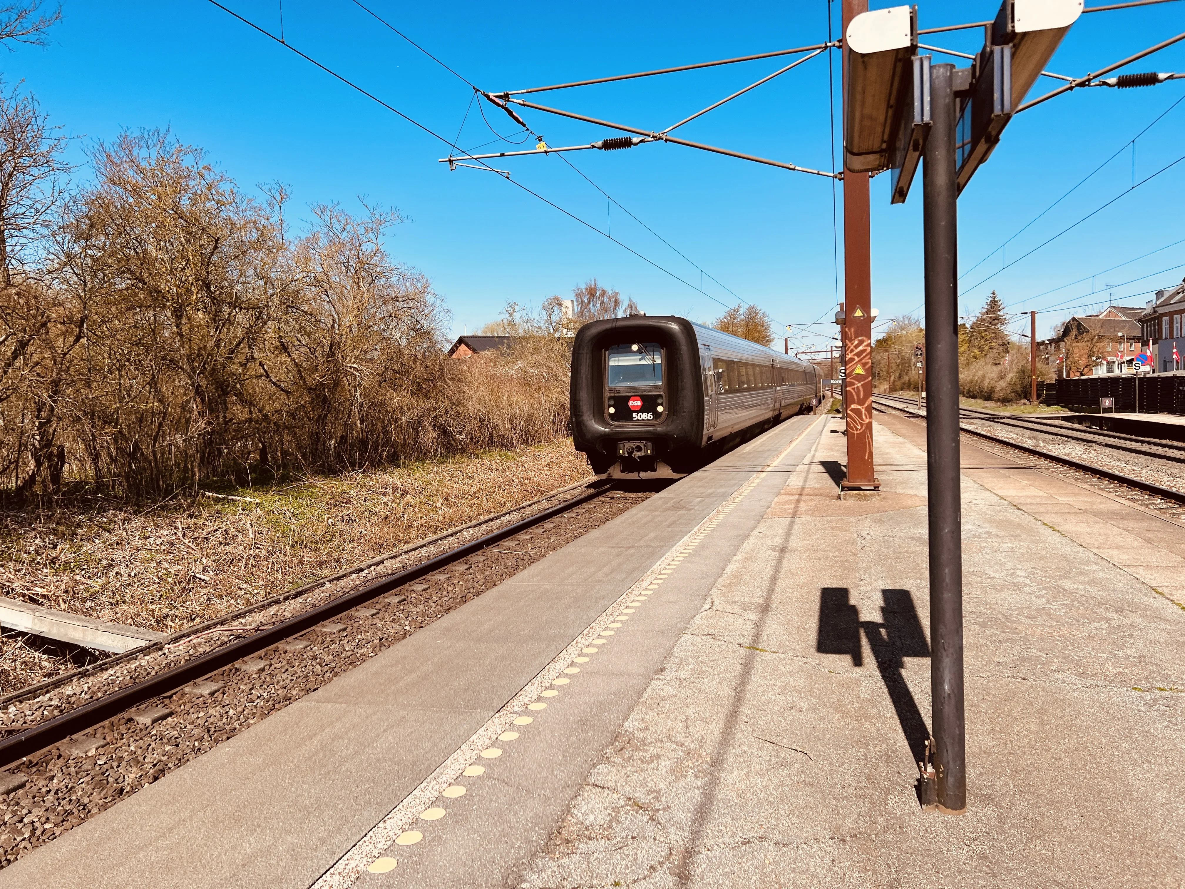 Billede af DSB MF 5086 fotograferet ud for Borup Station.