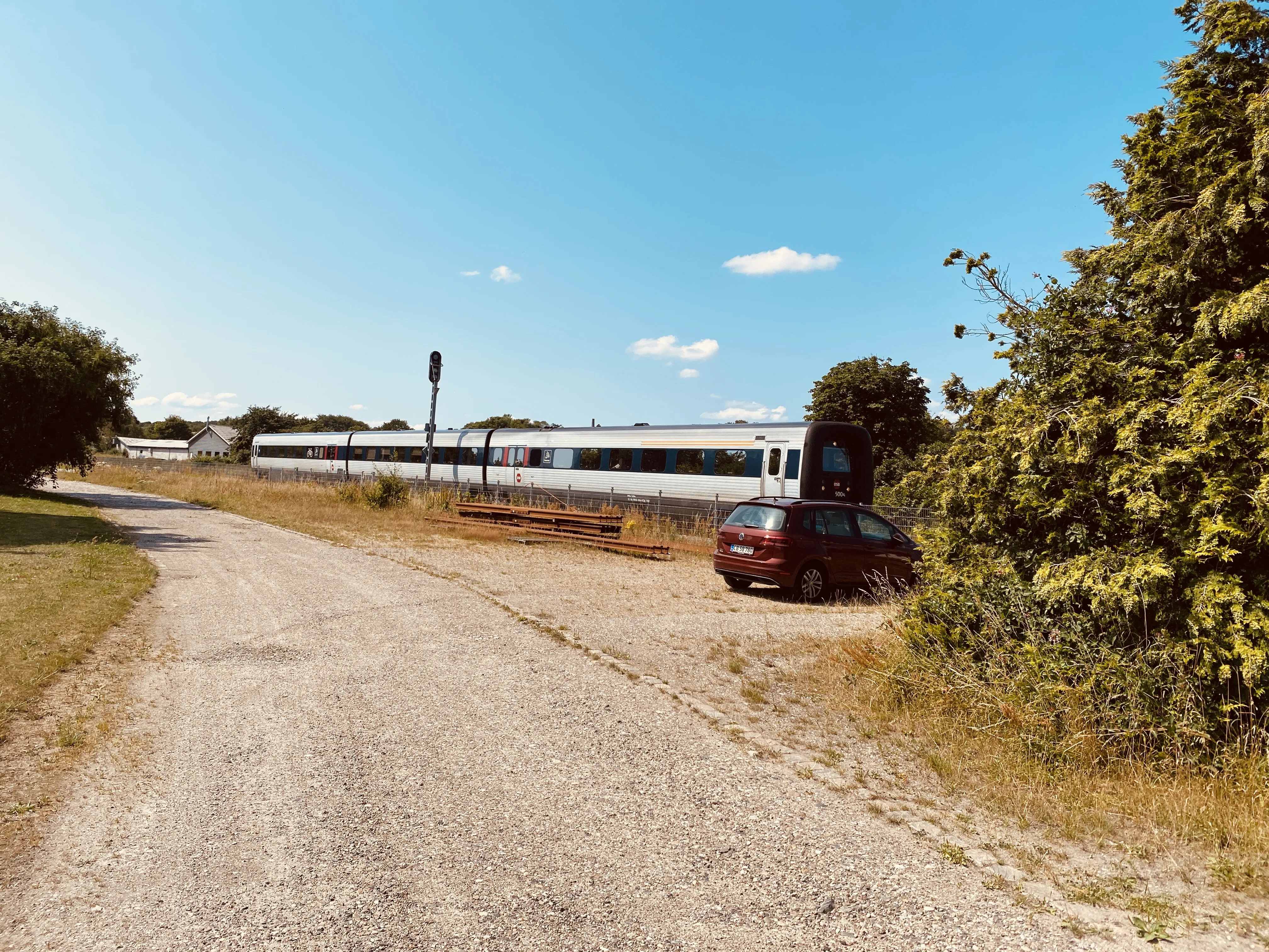 Billede af DSB MF 5004 fotograferet ud for Ellidshøj Station.