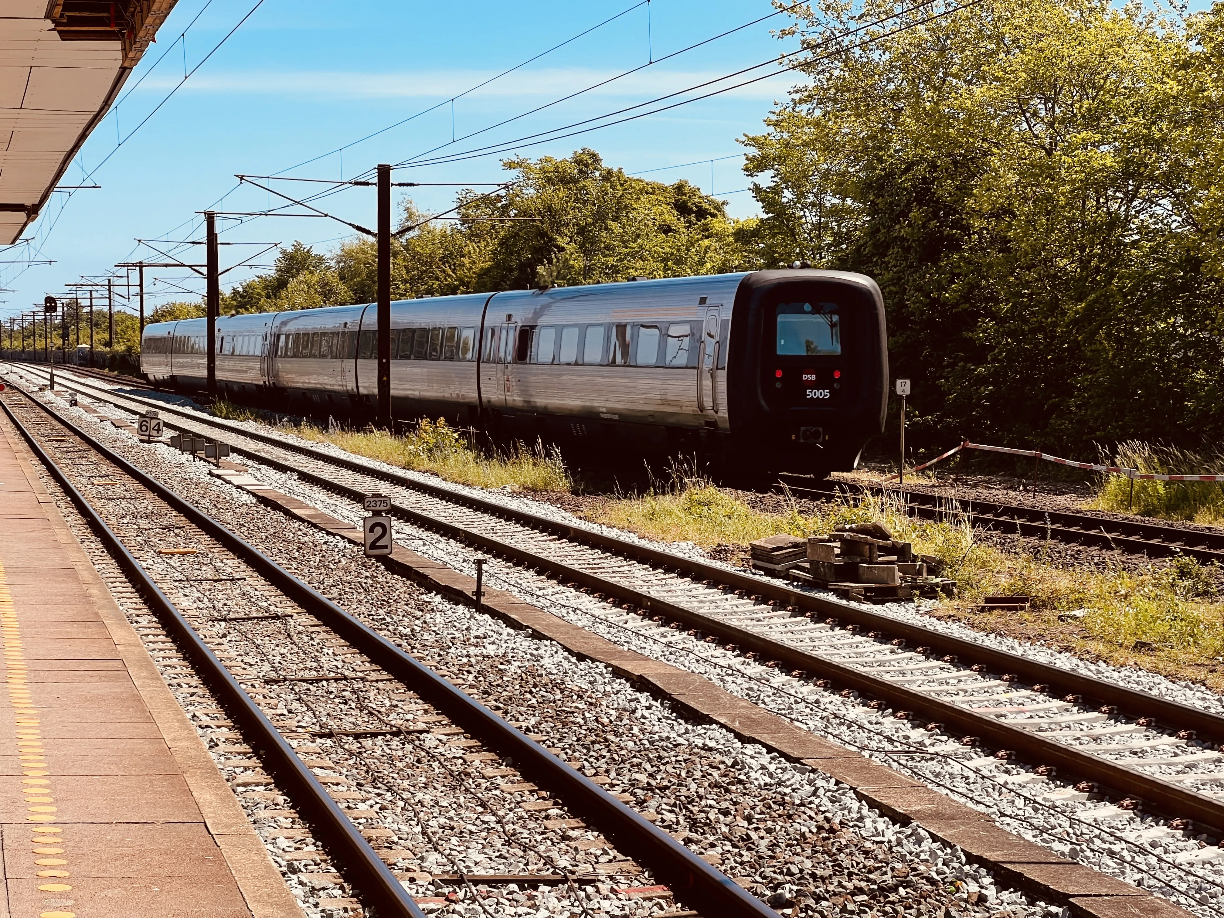 Billede af DSB MF 5005 fotograferet ud for Taastrup S-togstrinbræt.