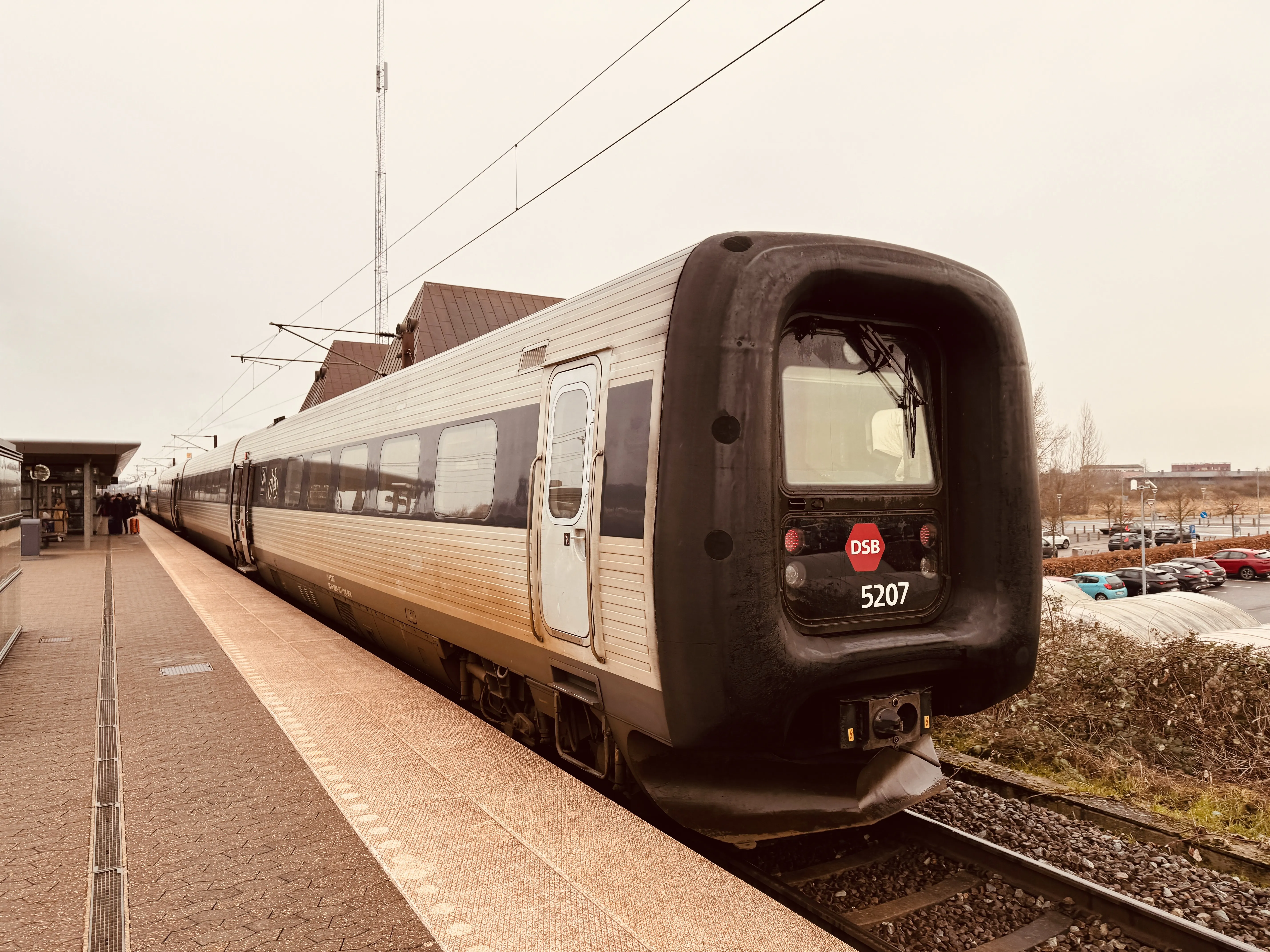 Billede af DSB MF 5007 fotograferet ud for Nyborg Station.