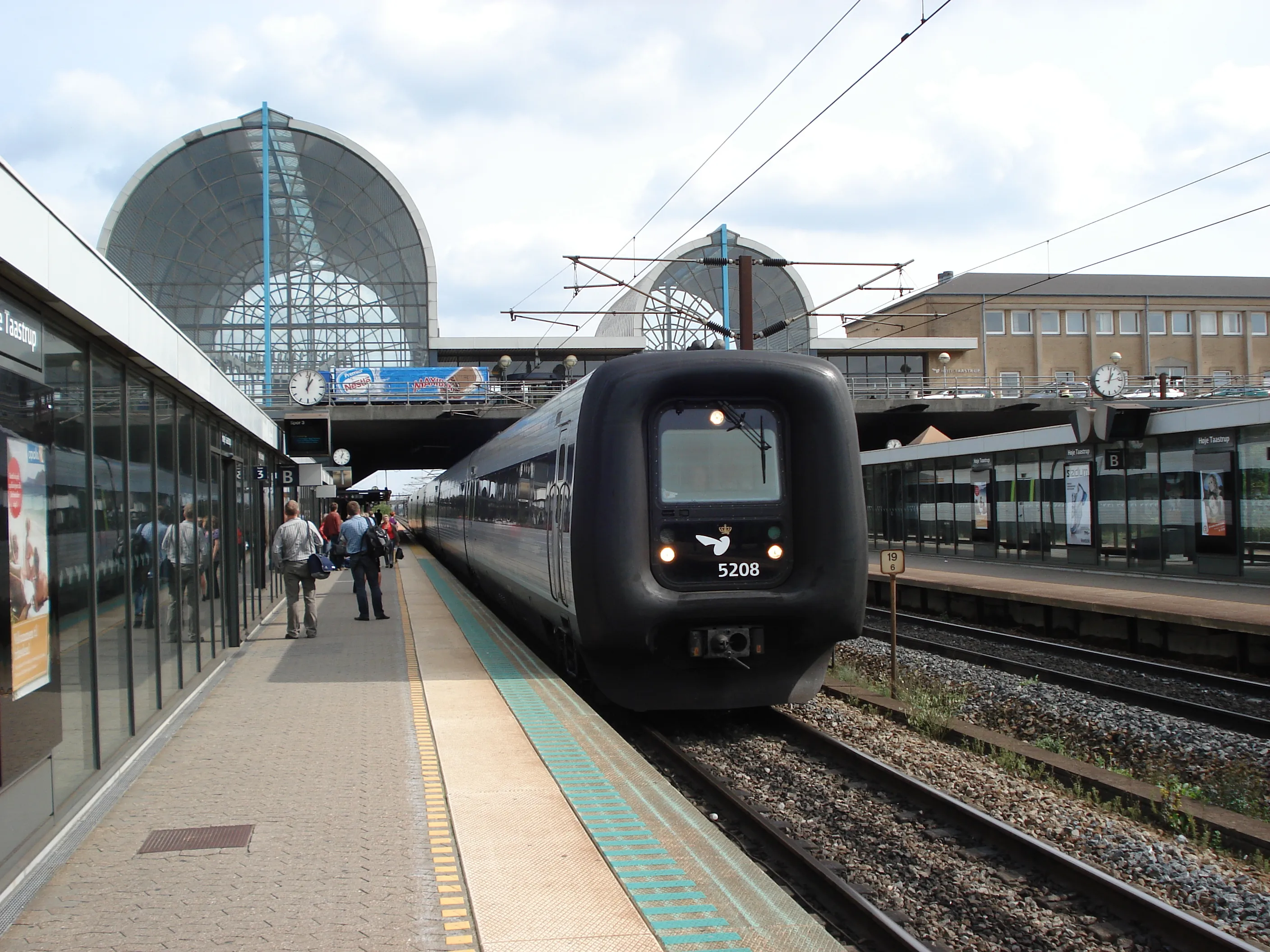 Billede af DSB MF 5008 fotograferet ud for Høje Taastrup Station.