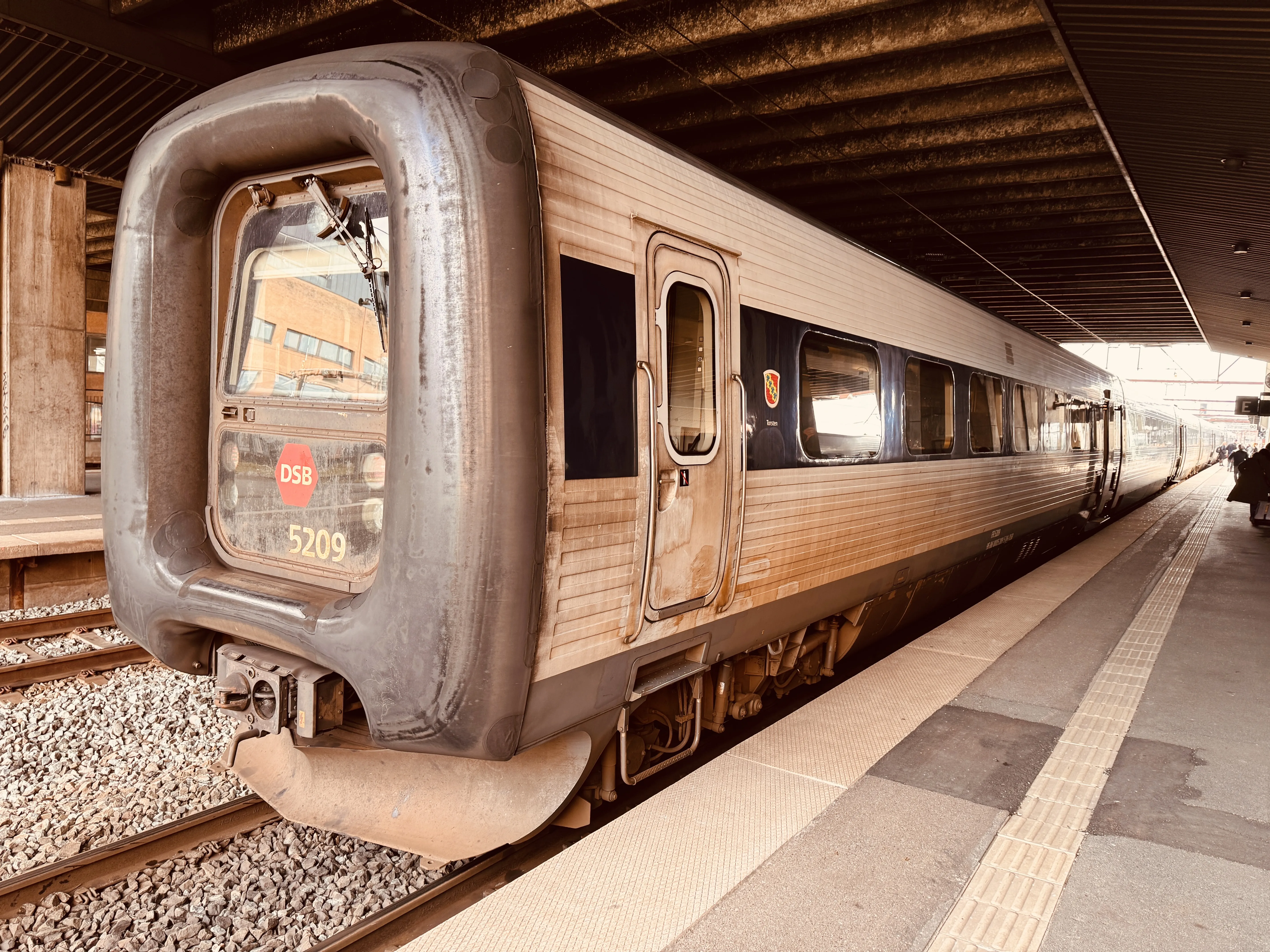 Billede af DSB MF 5009 fotograferet ud for Odense Banegård Center.