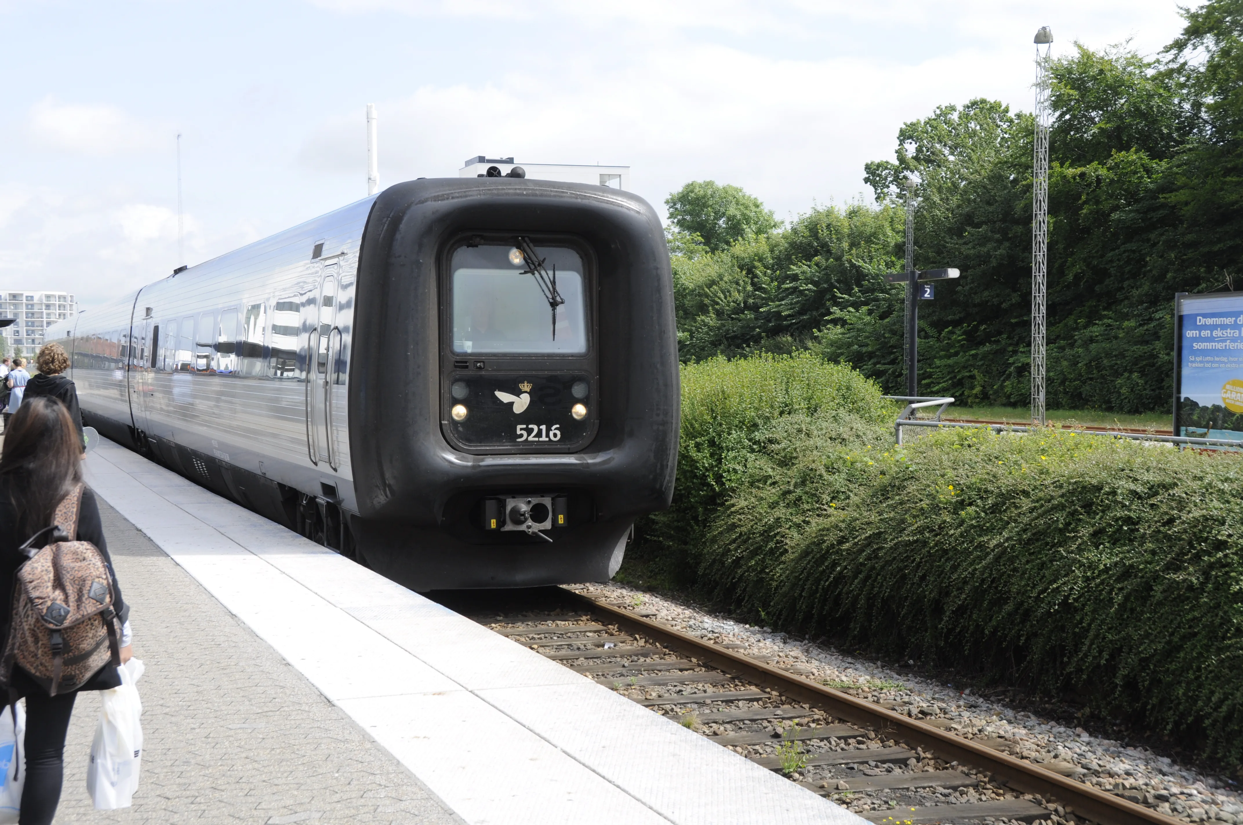 Billede af DSB MF 5016 fotograferet ud for Hjørring Station.