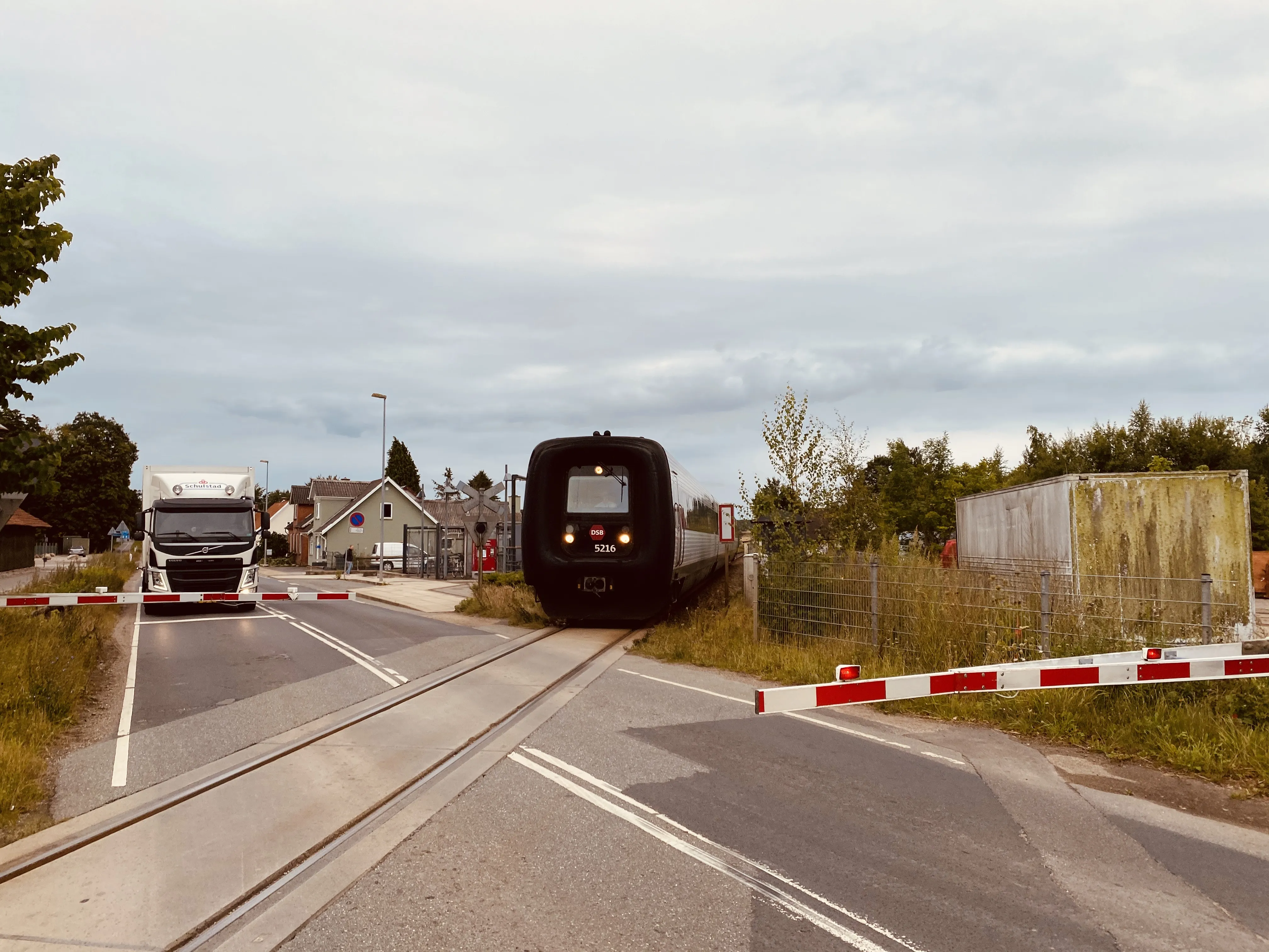 Billede af DSB MF 5016 fotograferet ud for Stenstrup Syd Trinbræt.