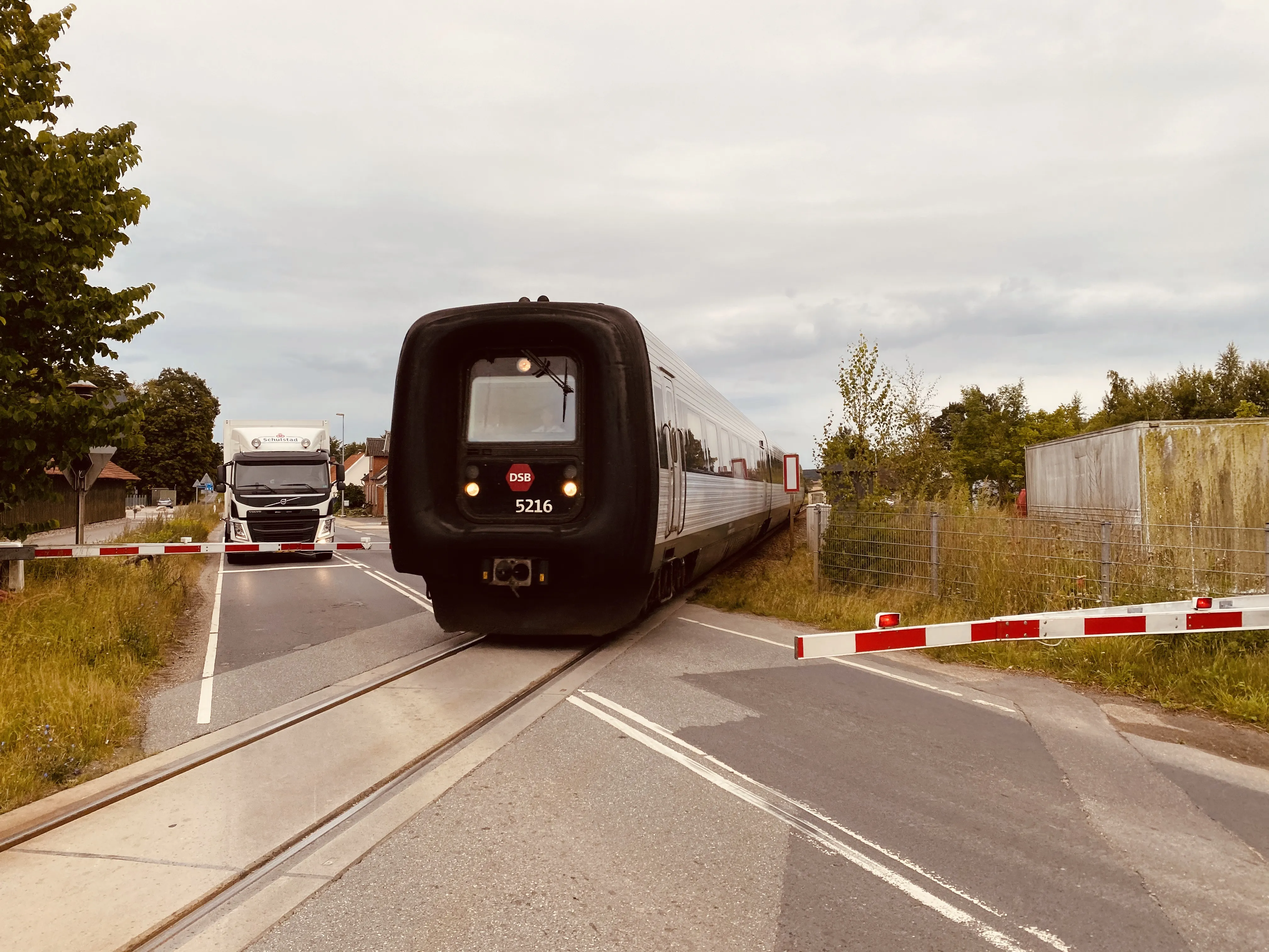 Billede af DSB MF 5016 fotograferet ud for Stenstrup Syd Trinbræt.