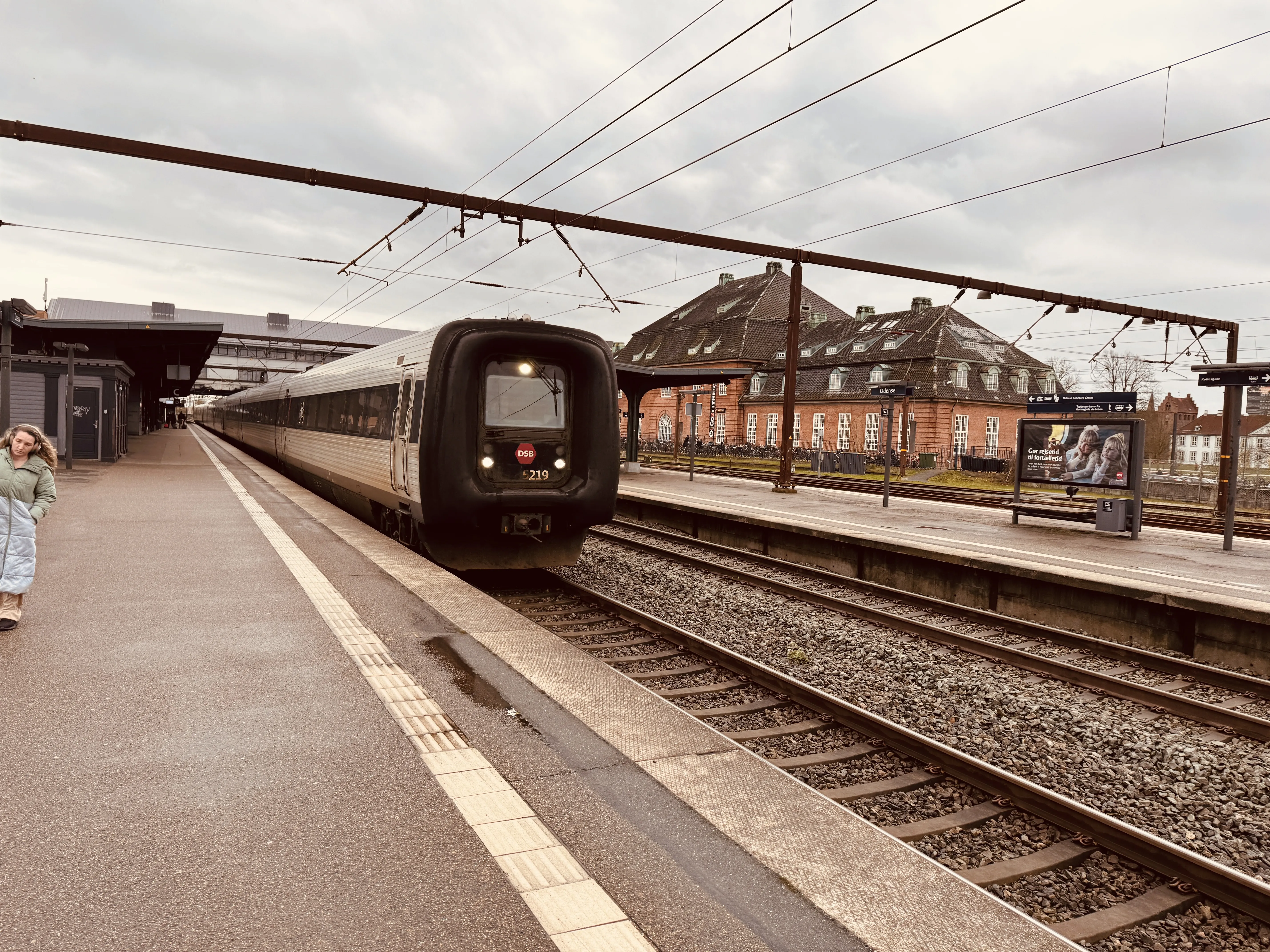 Billede af DSB MF 5019 fotograferet ud for Odense Banegård Center.