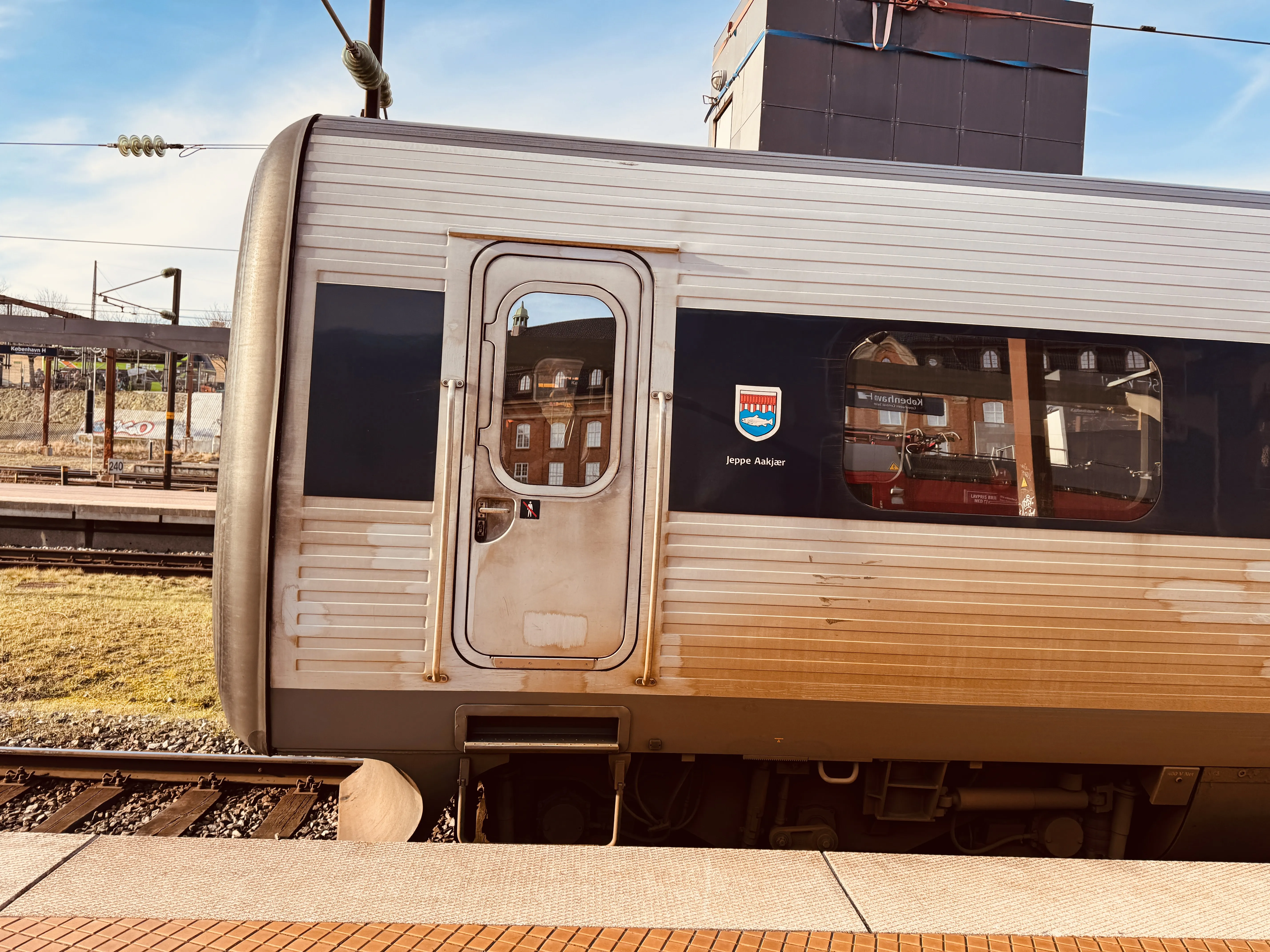 Billede af DSB MF 5019 fotograferet ud for København Hovedbanegård.