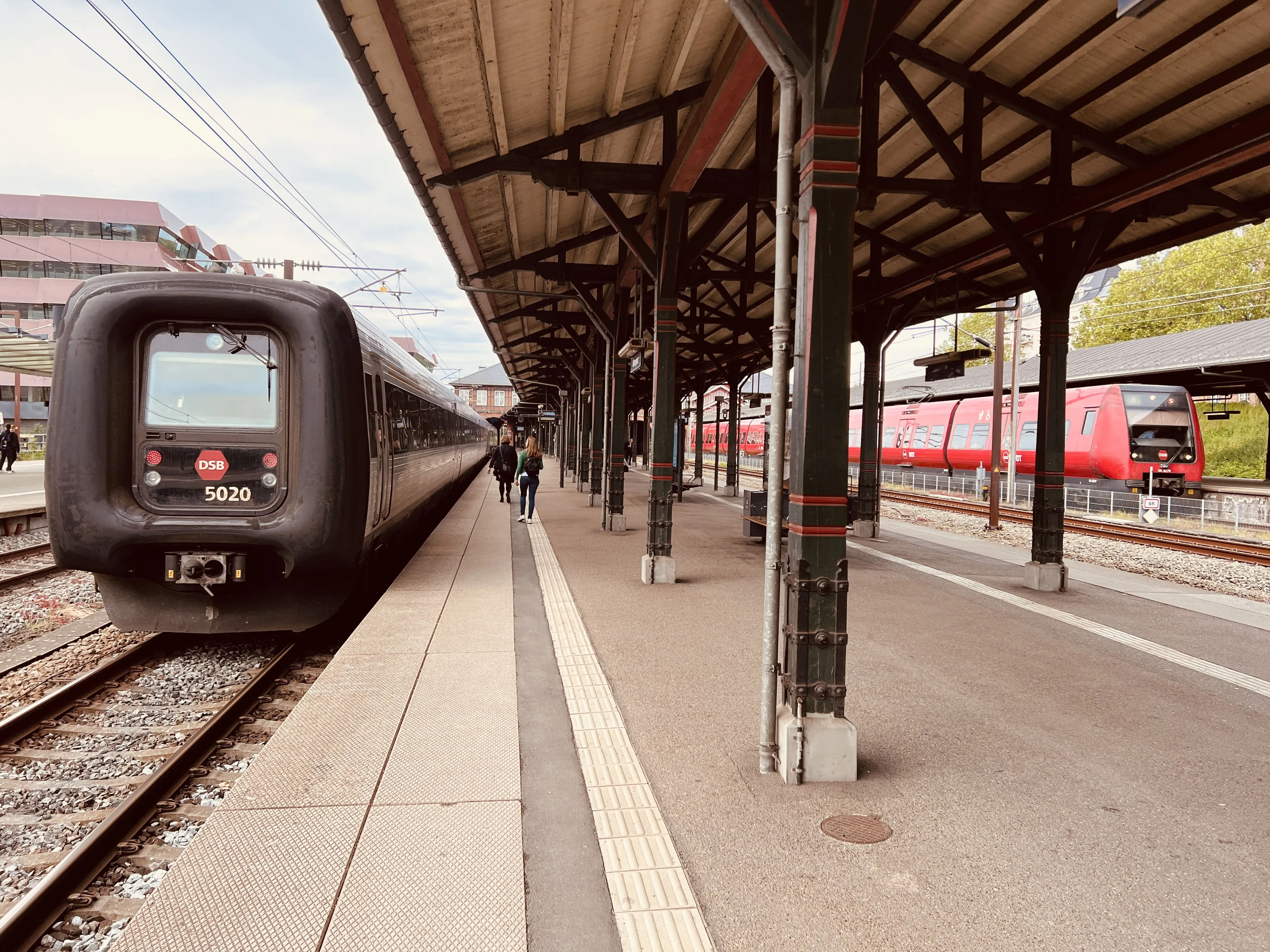 Billede af DSB MF 5020 fotograferet ud for Østerport Station.