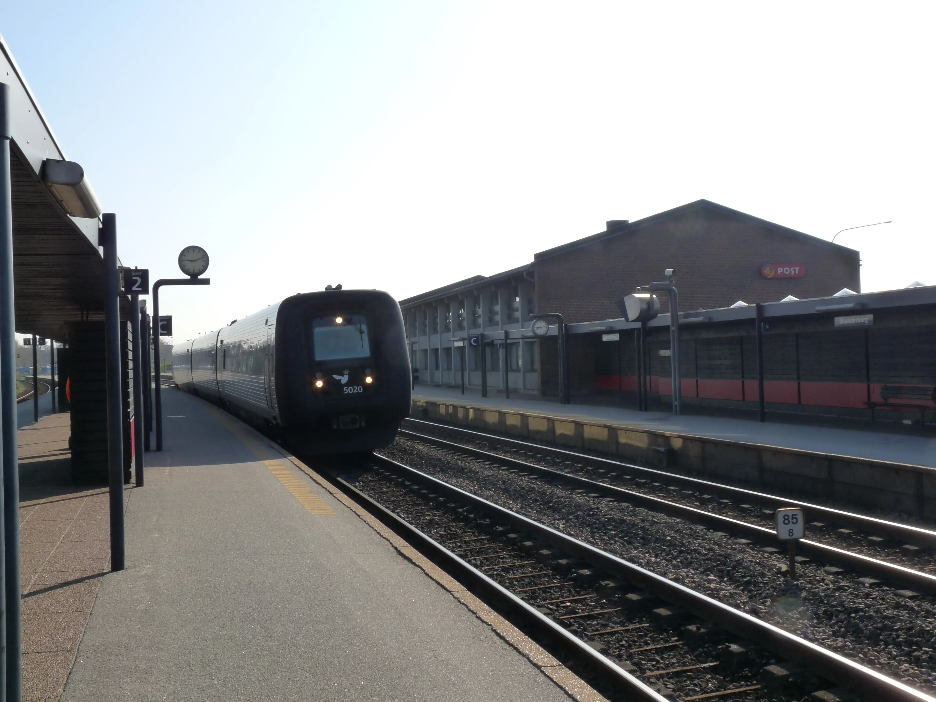 Billede af DSB MF 5020 fotograferet ud for Skanderborg Station.