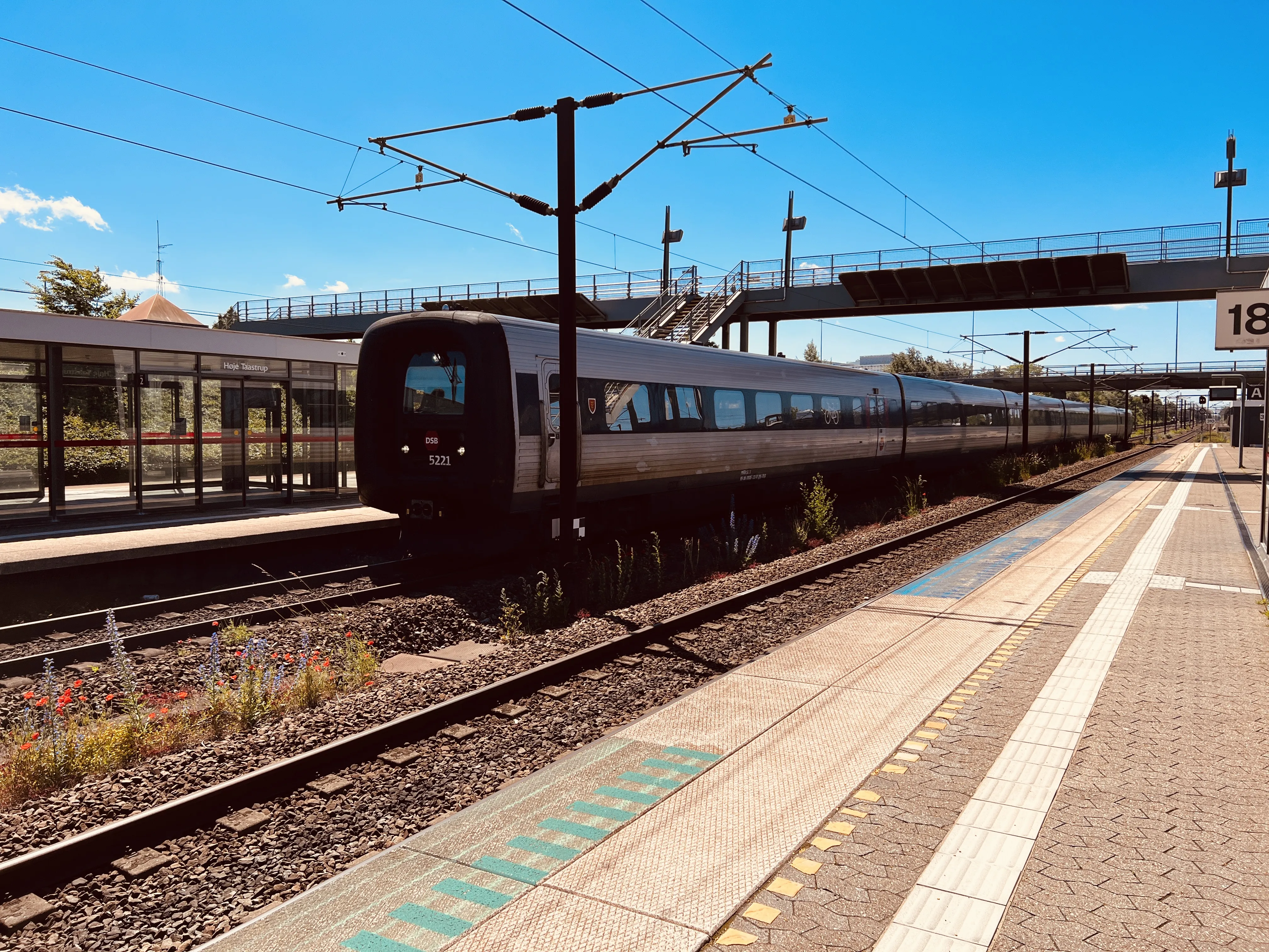 Billede af DSB MF 5021 fotograferet ud for Høje Taastrup Station.